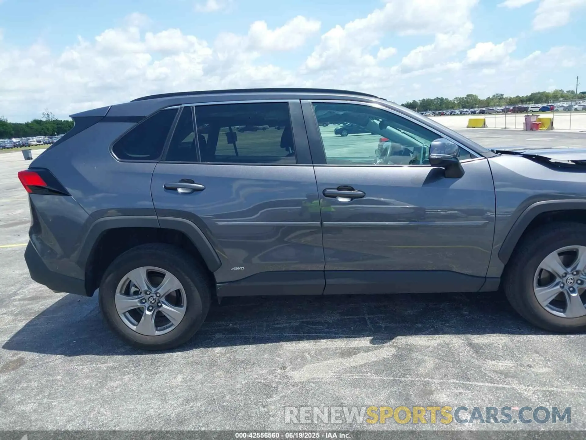14 Photograph of a damaged car 4T3MWRFV2RU158369 TOYOTA RAV4 HYBRID 2024