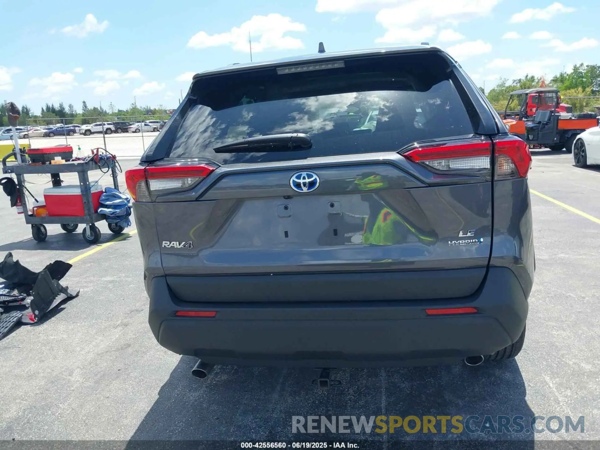17 Photograph of a damaged car 4T3MWRFV2RU158369 TOYOTA RAV4 HYBRID 2024