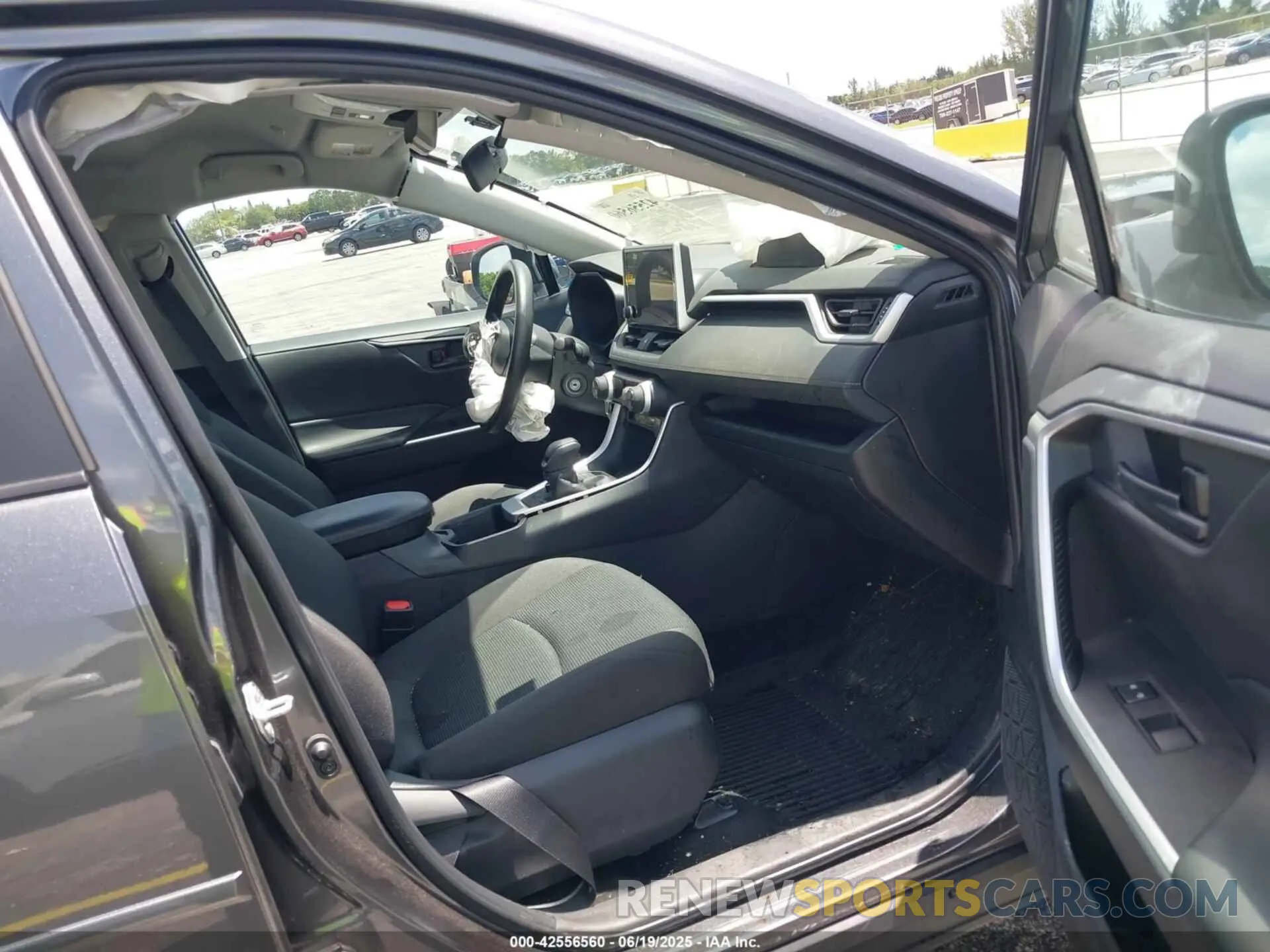 5 Photograph of a damaged car 4T3MWRFV2RU158369 TOYOTA RAV4 HYBRID 2024