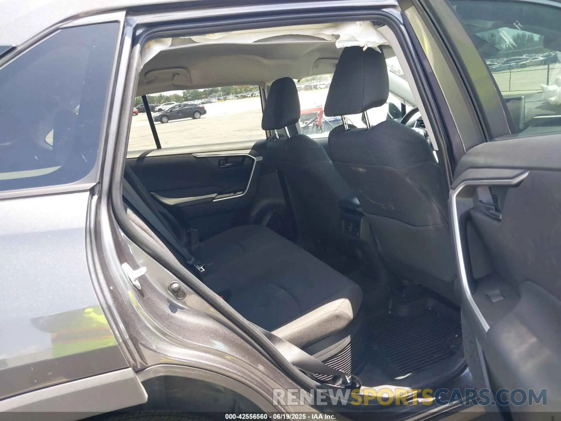 8 Photograph of a damaged car 4T3MWRFV2RU158369 TOYOTA RAV4 HYBRID 2024