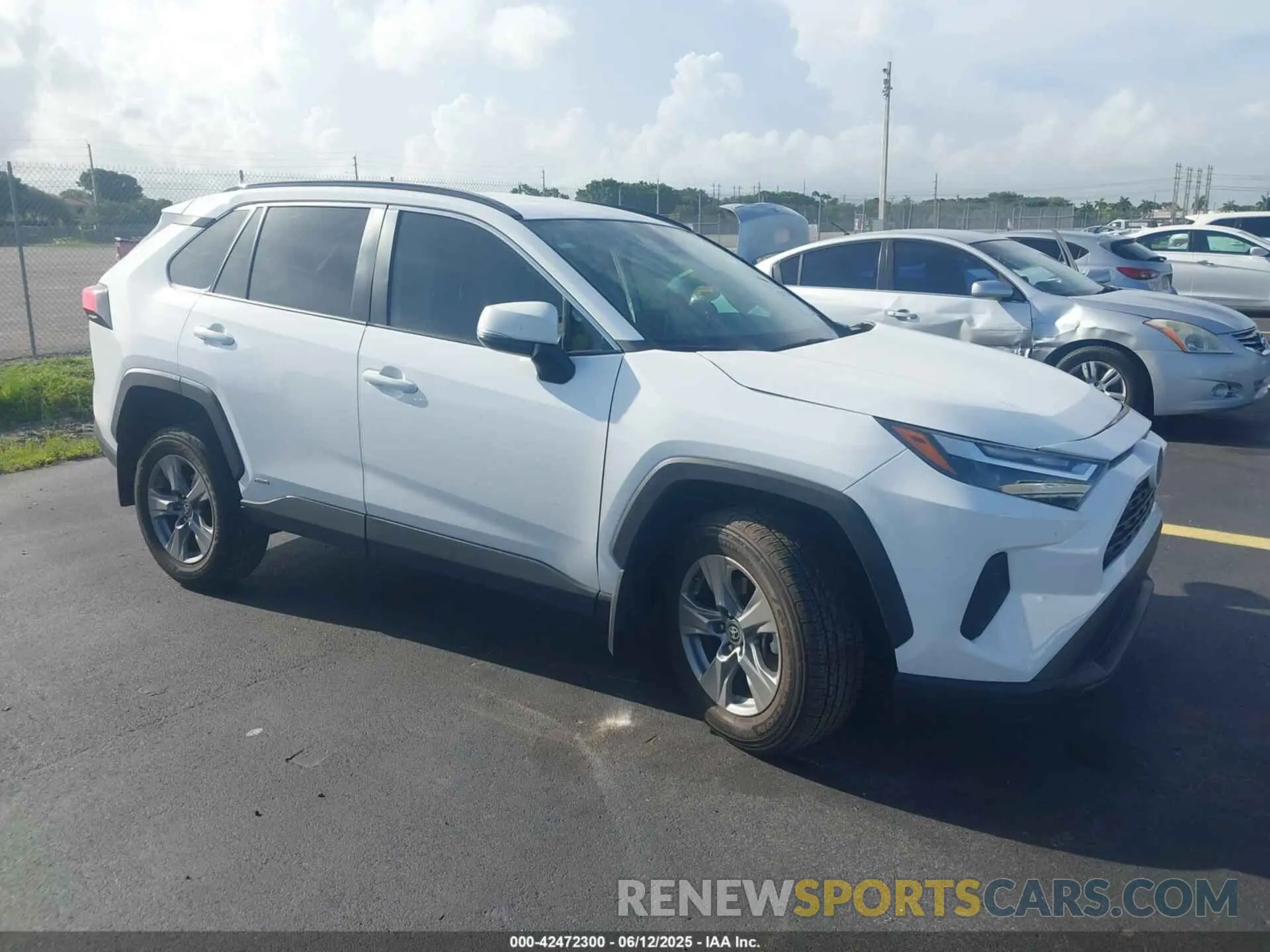 1 Photograph of a damaged car 4T3MWRFV6RU128372 TOYOTA RAV4 HYBRID 2024