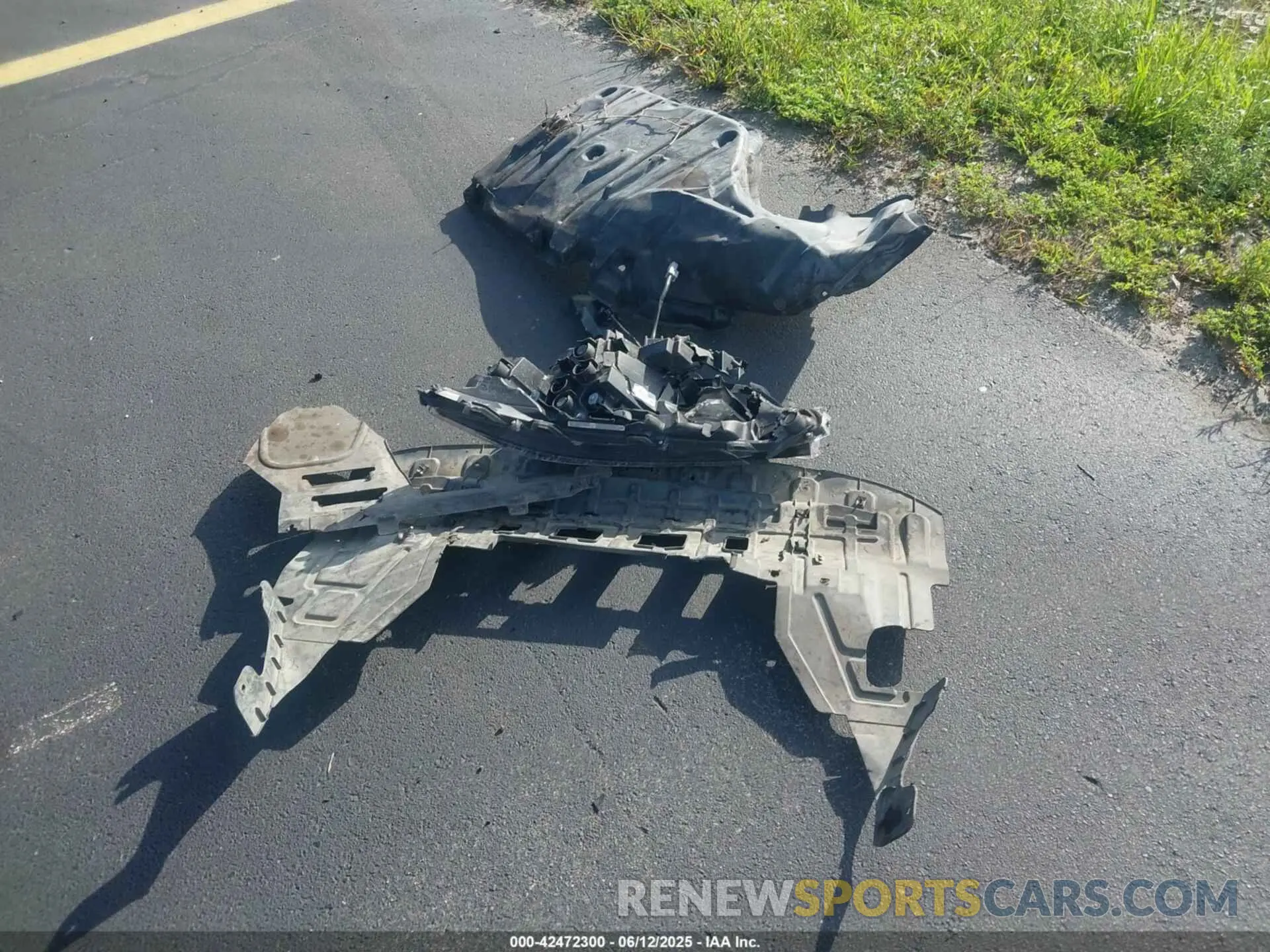 12 Photograph of a damaged car 4T3MWRFV6RU128372 TOYOTA RAV4 HYBRID 2024