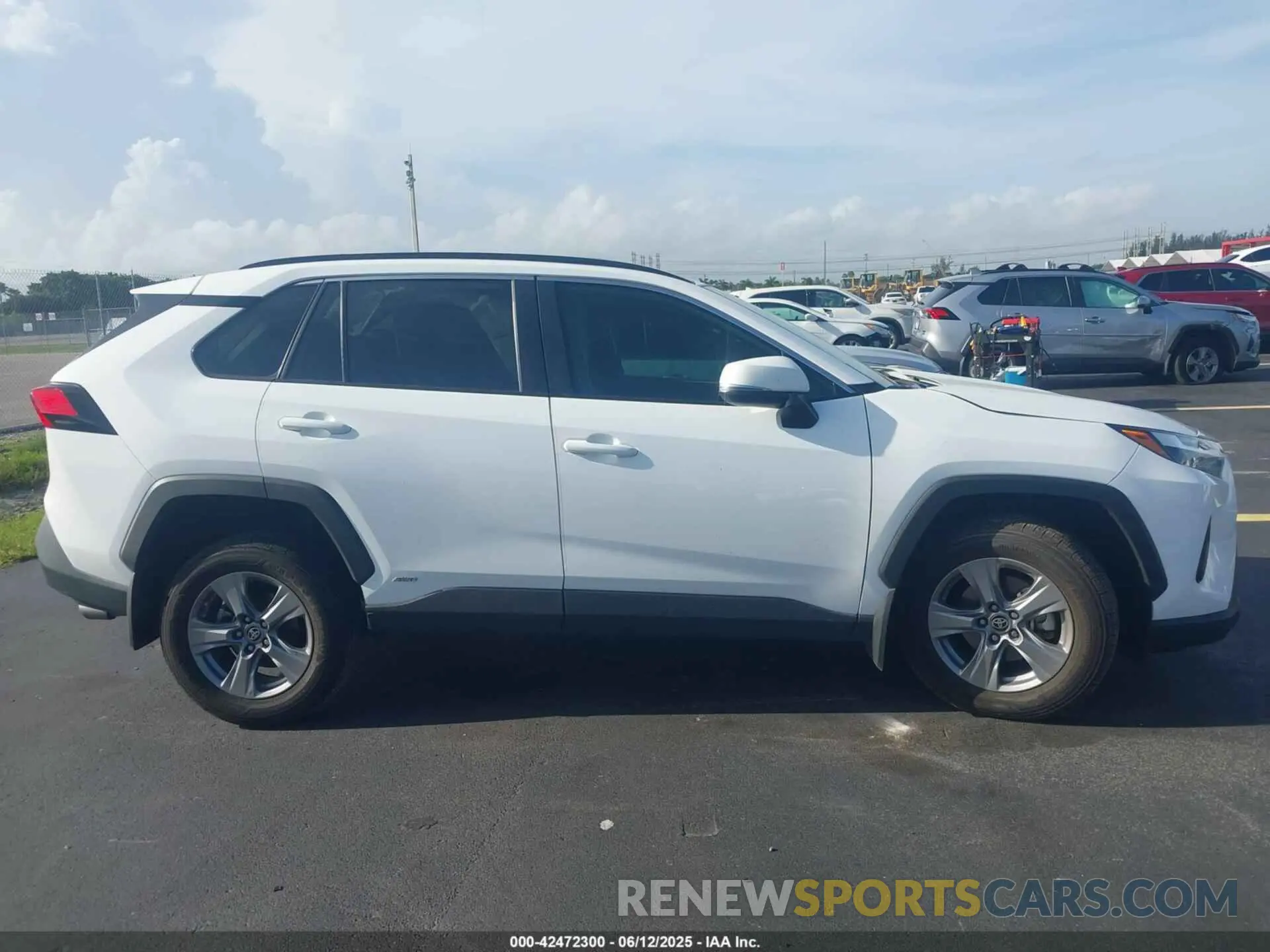 14 Photograph of a damaged car 4T3MWRFV6RU128372 TOYOTA RAV4 HYBRID 2024