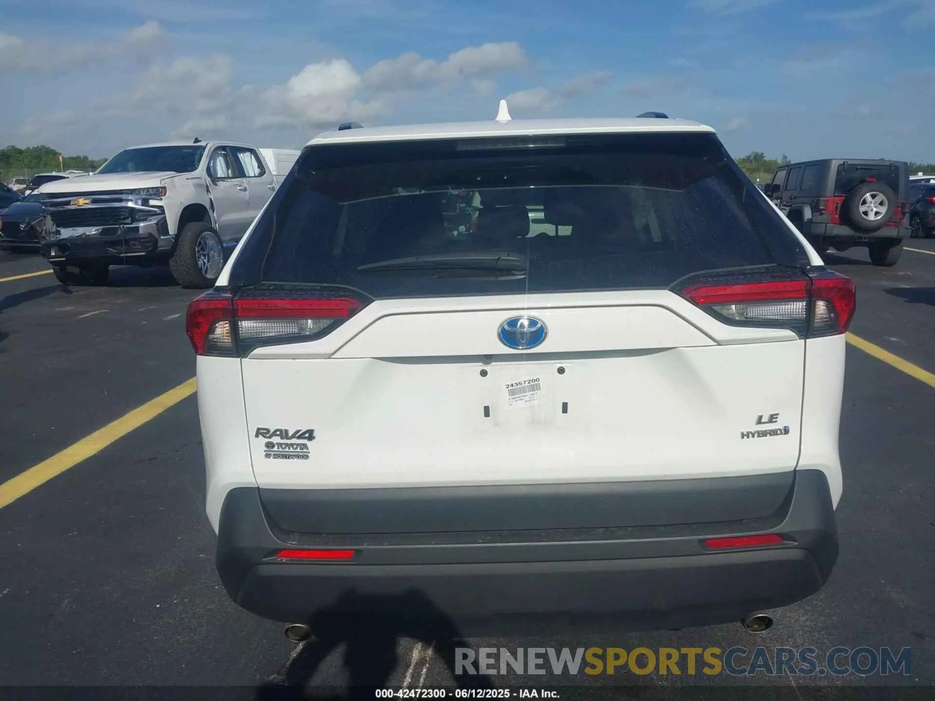 17 Photograph of a damaged car 4T3MWRFV6RU128372 TOYOTA RAV4 HYBRID 2024