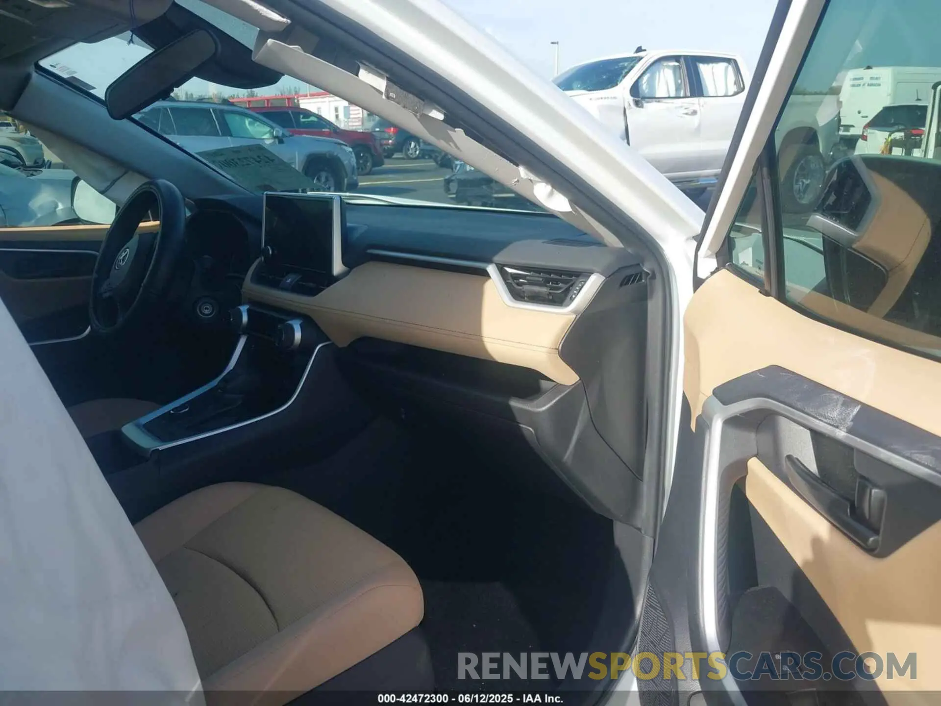5 Photograph of a damaged car 4T3MWRFV6RU128372 TOYOTA RAV4 HYBRID 2024