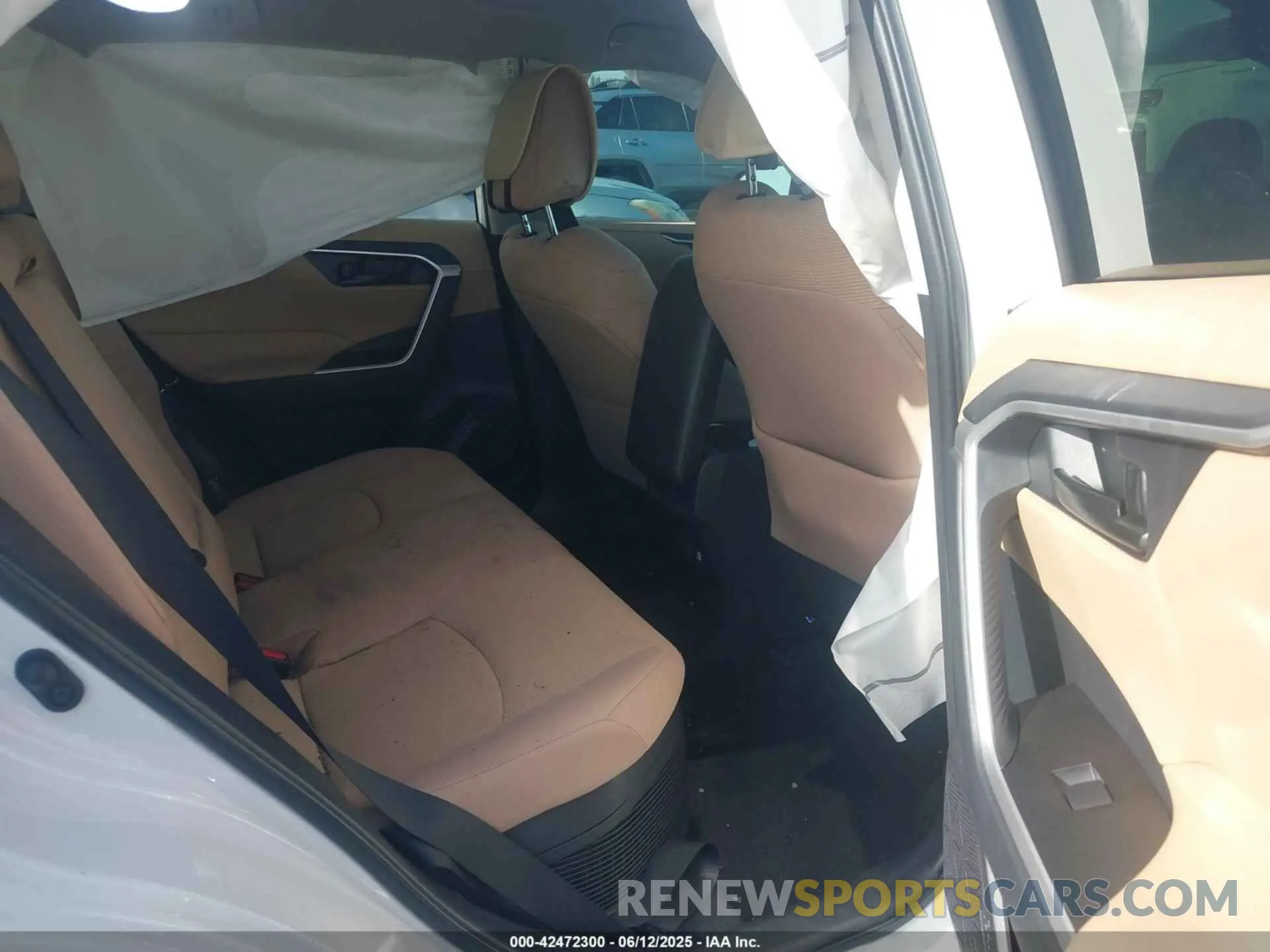 8 Photograph of a damaged car 4T3MWRFV6RU128372 TOYOTA RAV4 HYBRID 2024