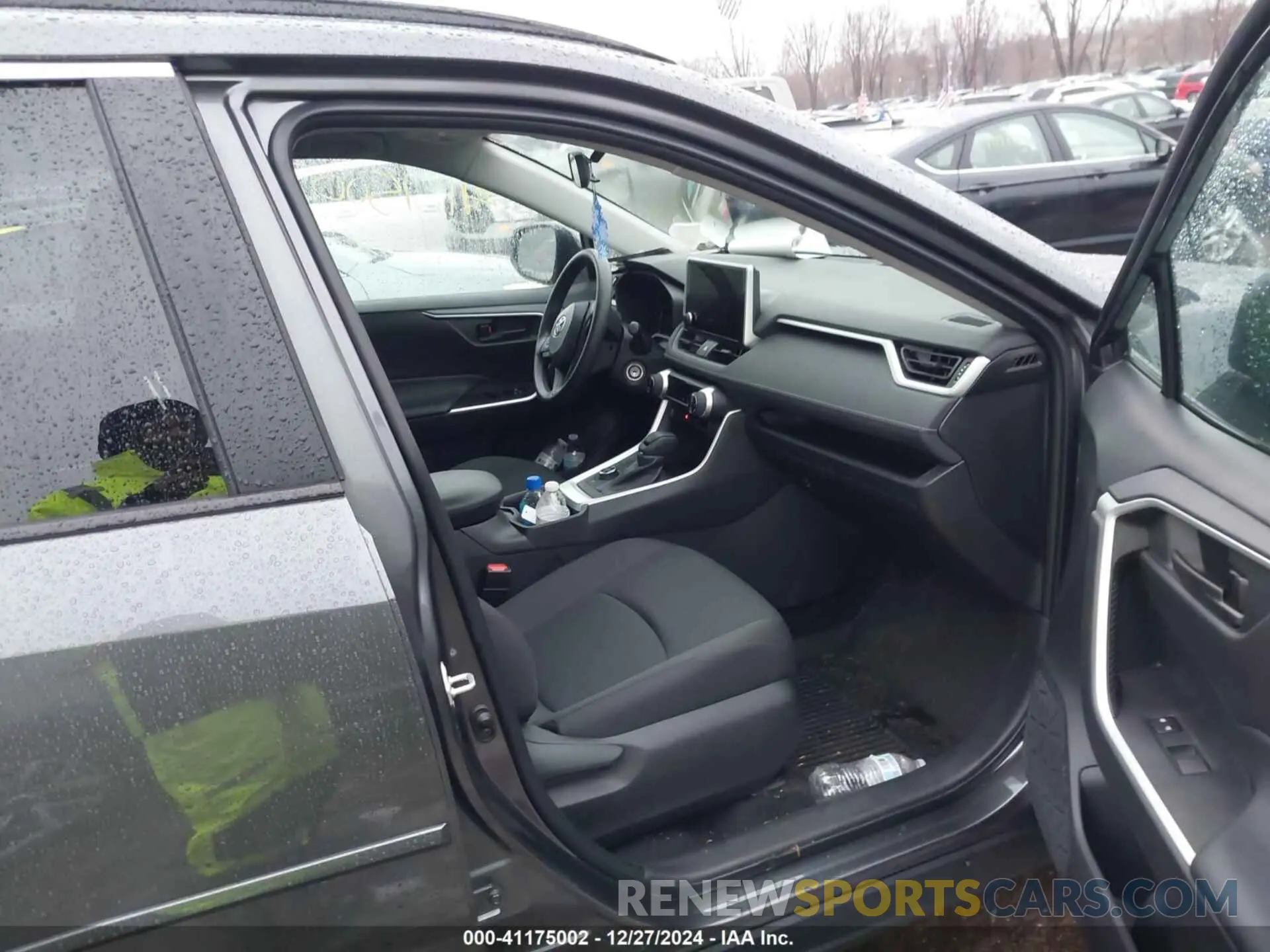 5 Photograph of a damaged car 4T3MWRFV6RU156186 TOYOTA RAV4 HYBRID 2024