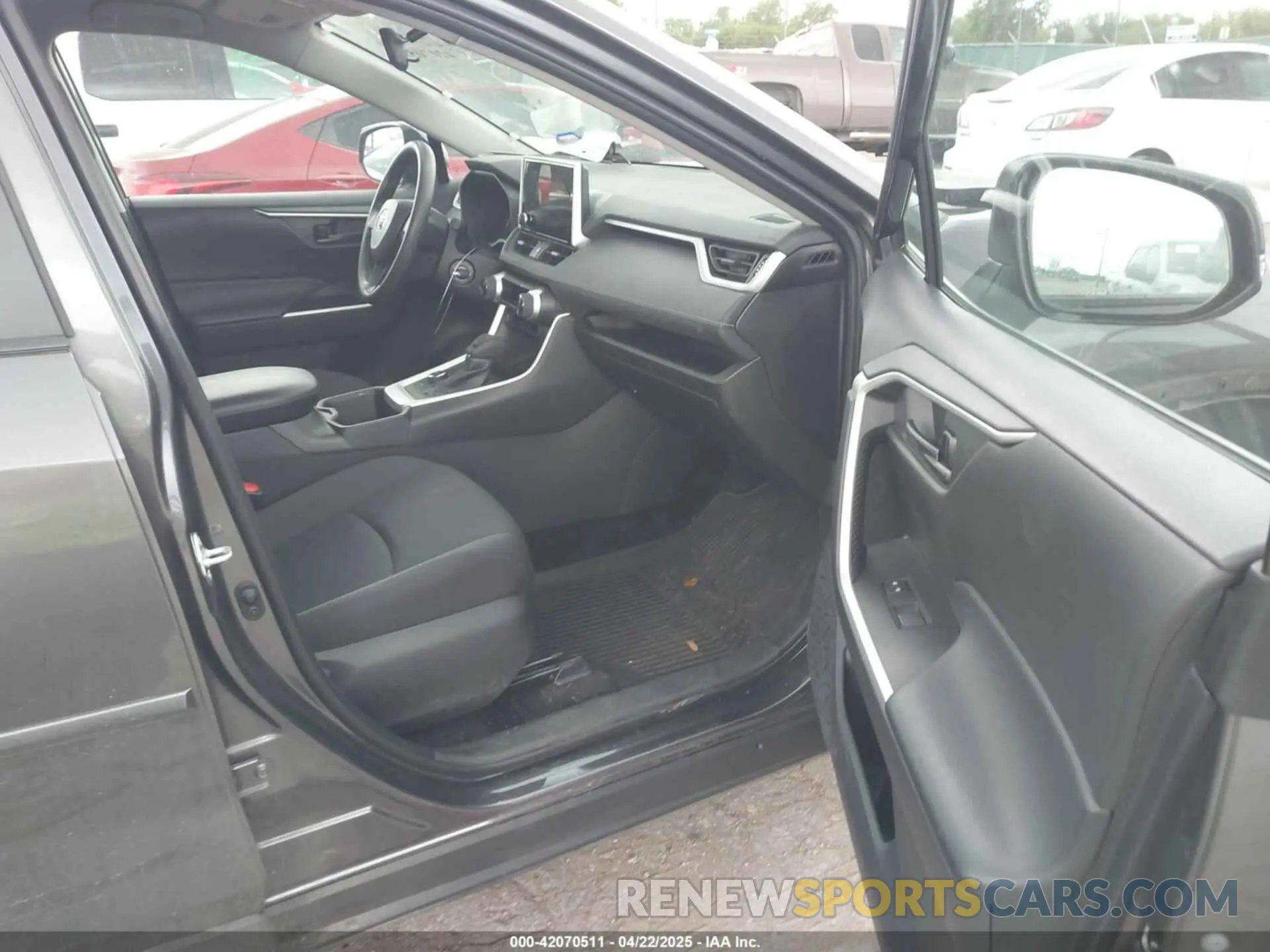 5 Photograph of a damaged car 4T3MWRFV9RU156795 TOYOTA RAV4 HYBRID 2024