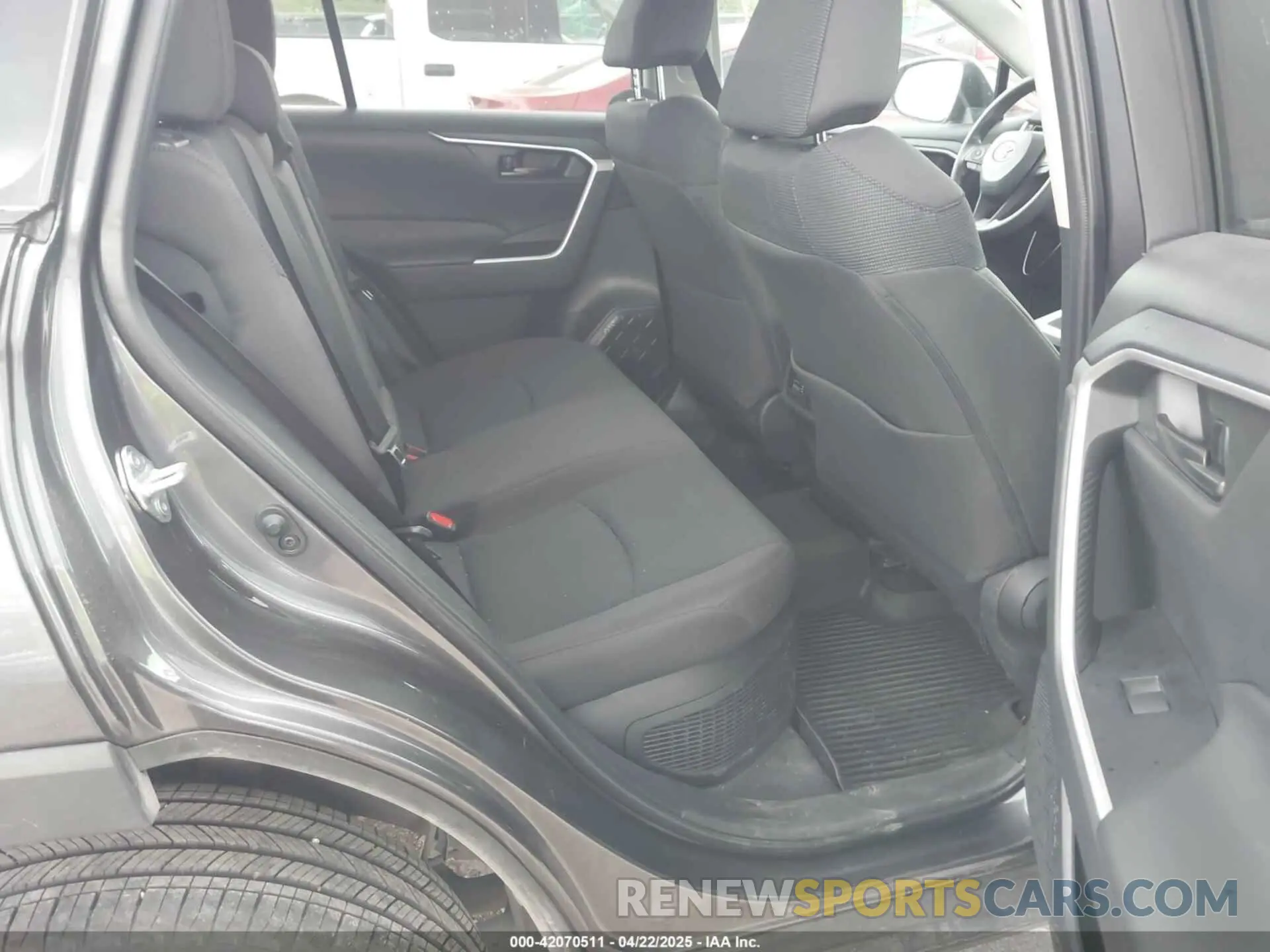 8 Photograph of a damaged car 4T3MWRFV9RU156795 TOYOTA RAV4 HYBRID 2024