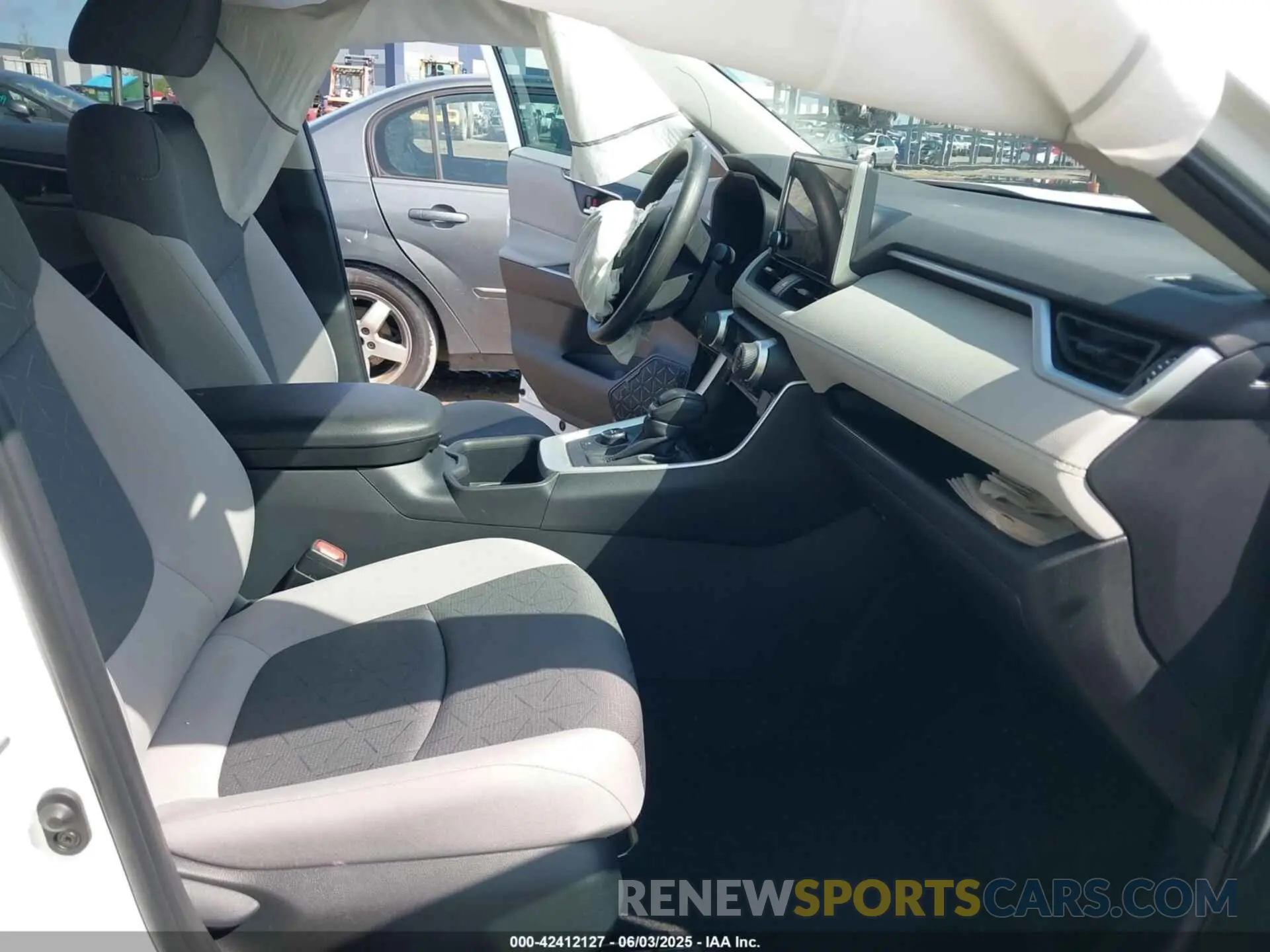 5 Photograph of a damaged car 4T3RWRFV0RU153645 TOYOTA RAV4 HYBRID 2024