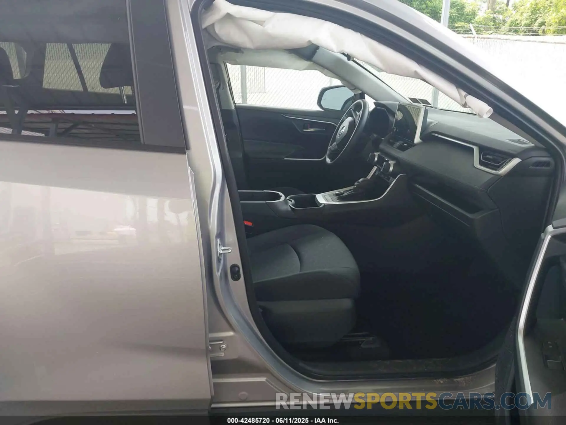 5 Photograph of a damaged car 4T3RWRFV1RU159745 TOYOTA RAV4 HYBRID 2024