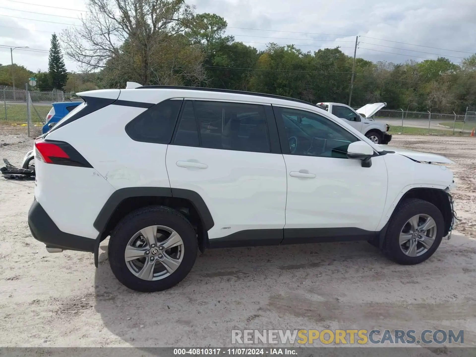 14 Photograph of a damaged car 4T3RWRFV2RU142842 TOYOTA RAV4 HYBRID 2024