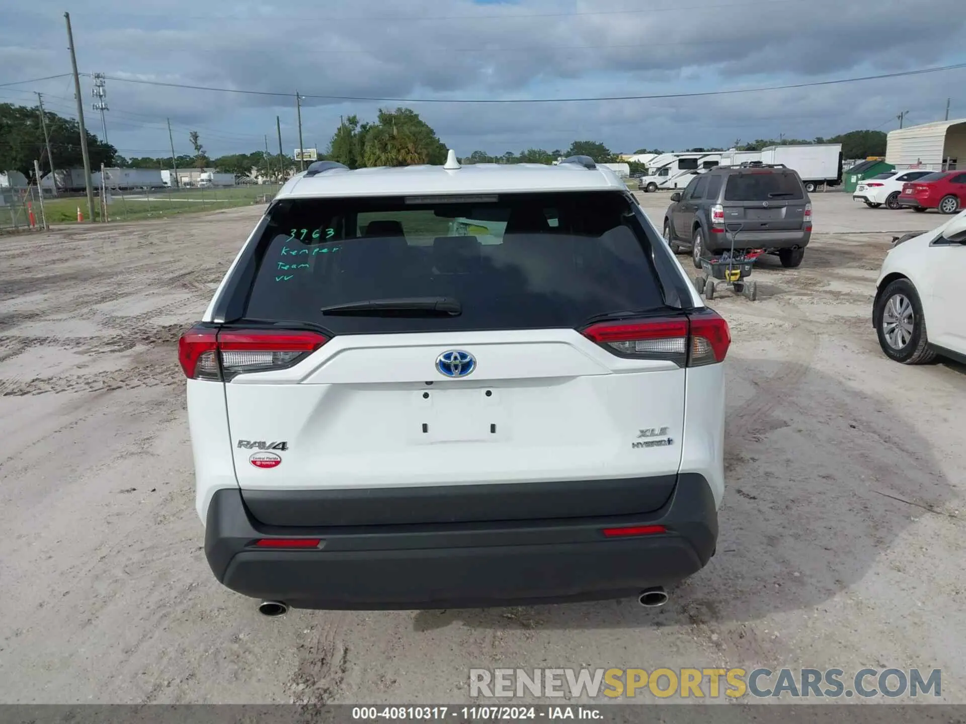 17 Photograph of a damaged car 4T3RWRFV2RU142842 TOYOTA RAV4 HYBRID 2024