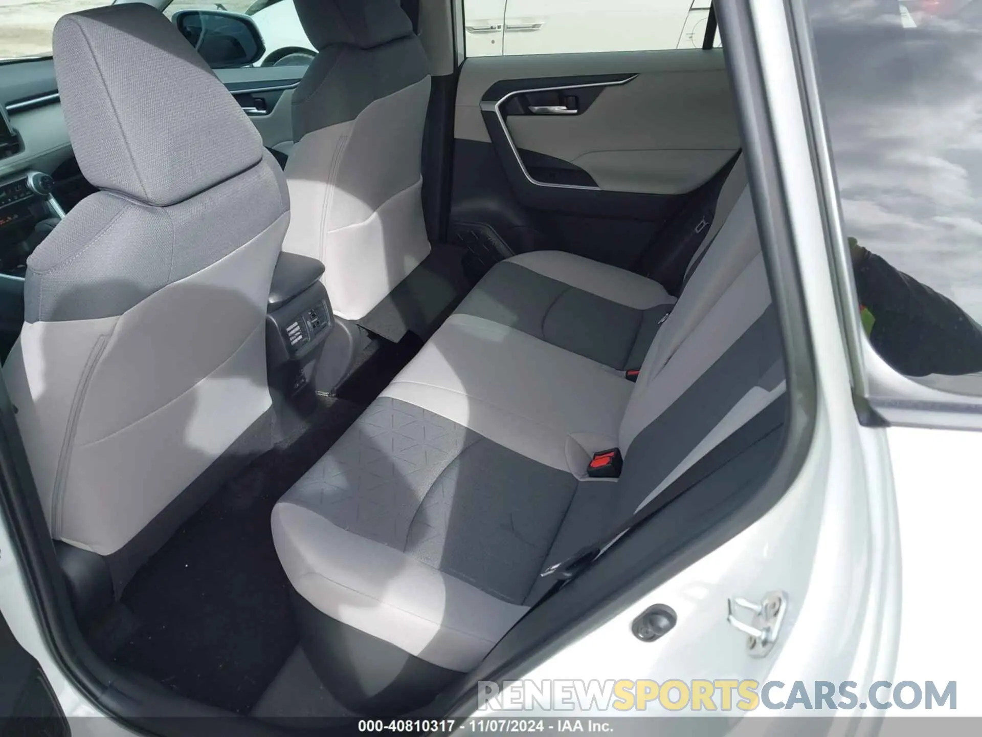 8 Photograph of a damaged car 4T3RWRFV2RU142842 TOYOTA RAV4 HYBRID 2024