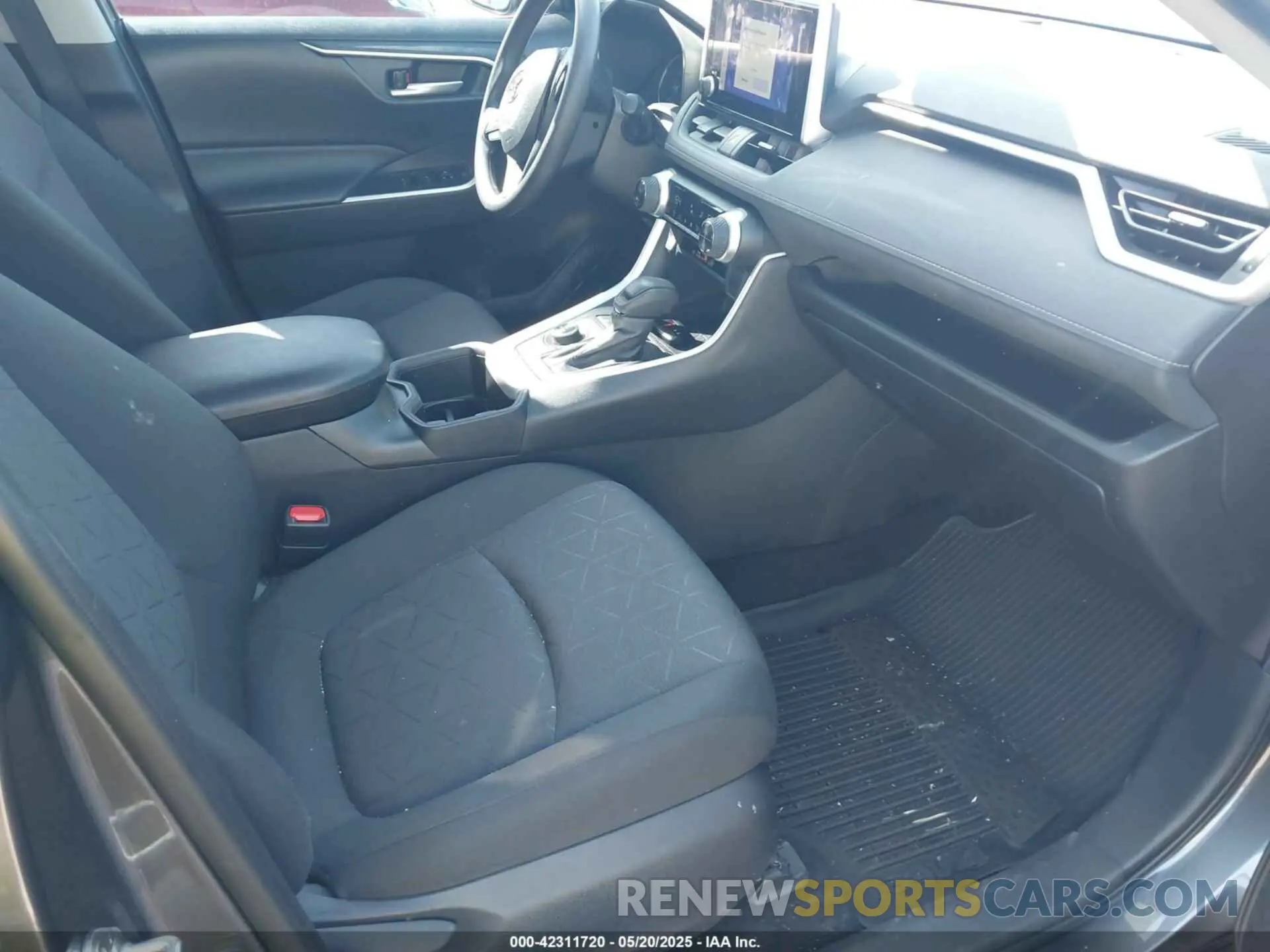 5 Photograph of a damaged car 4T3RWRFV5RU117417 TOYOTA RAV4 HYBRID 2024