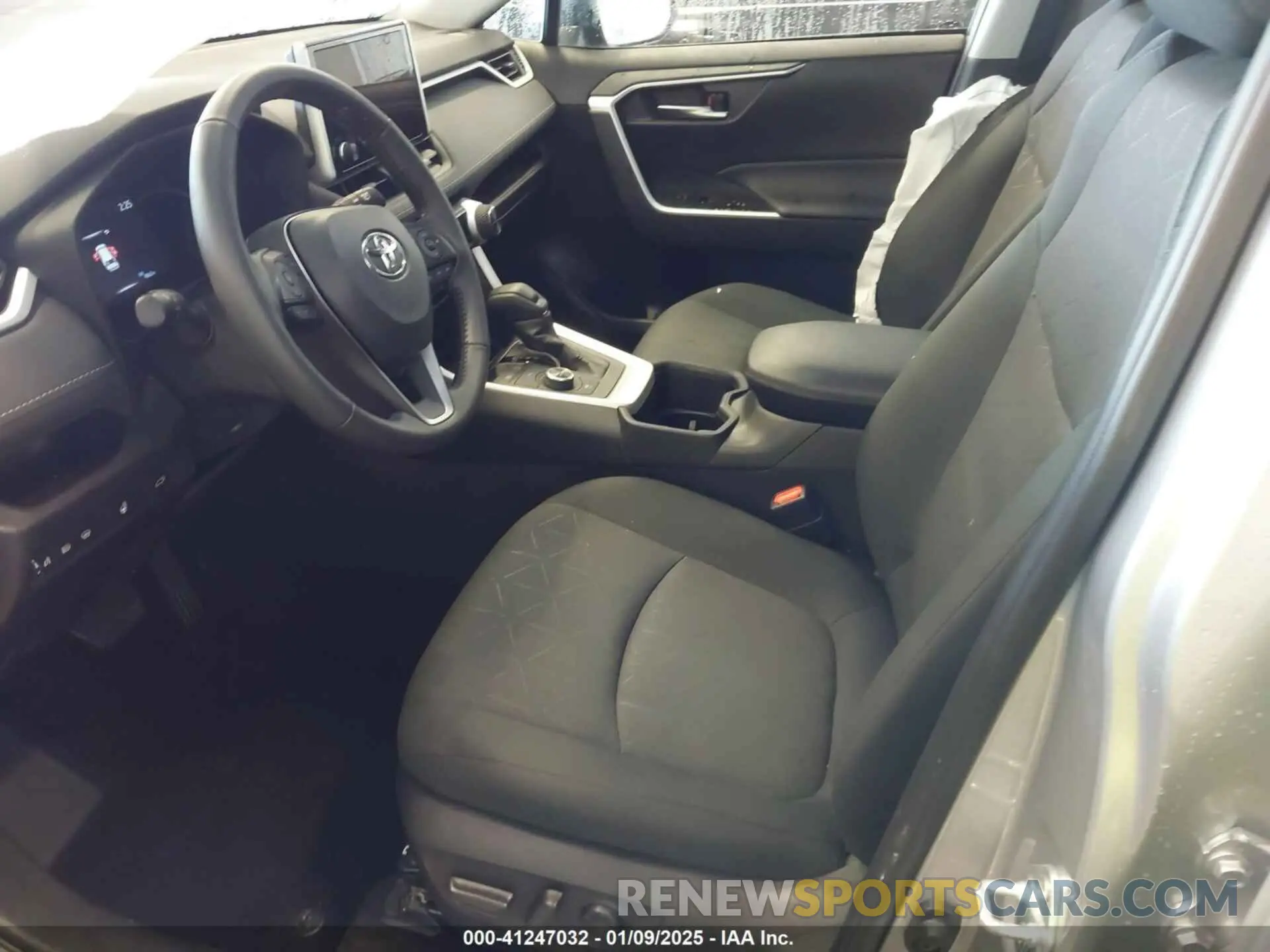 5 Photograph of a damaged car 4T3RWRFV5RU128188 TOYOTA RAV4 HYBRID 2024