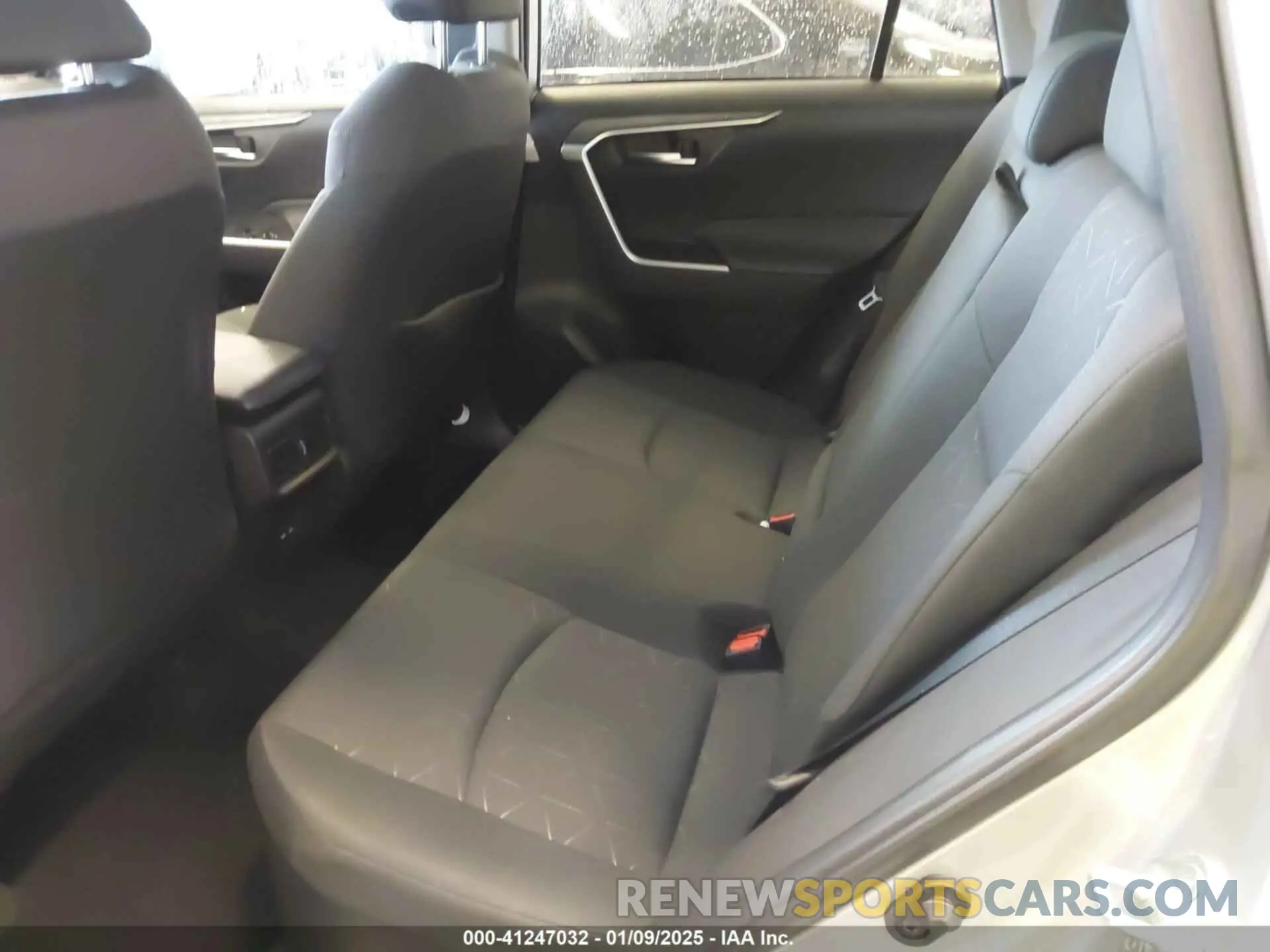 8 Photograph of a damaged car 4T3RWRFV5RU128188 TOYOTA RAV4 HYBRID 2024