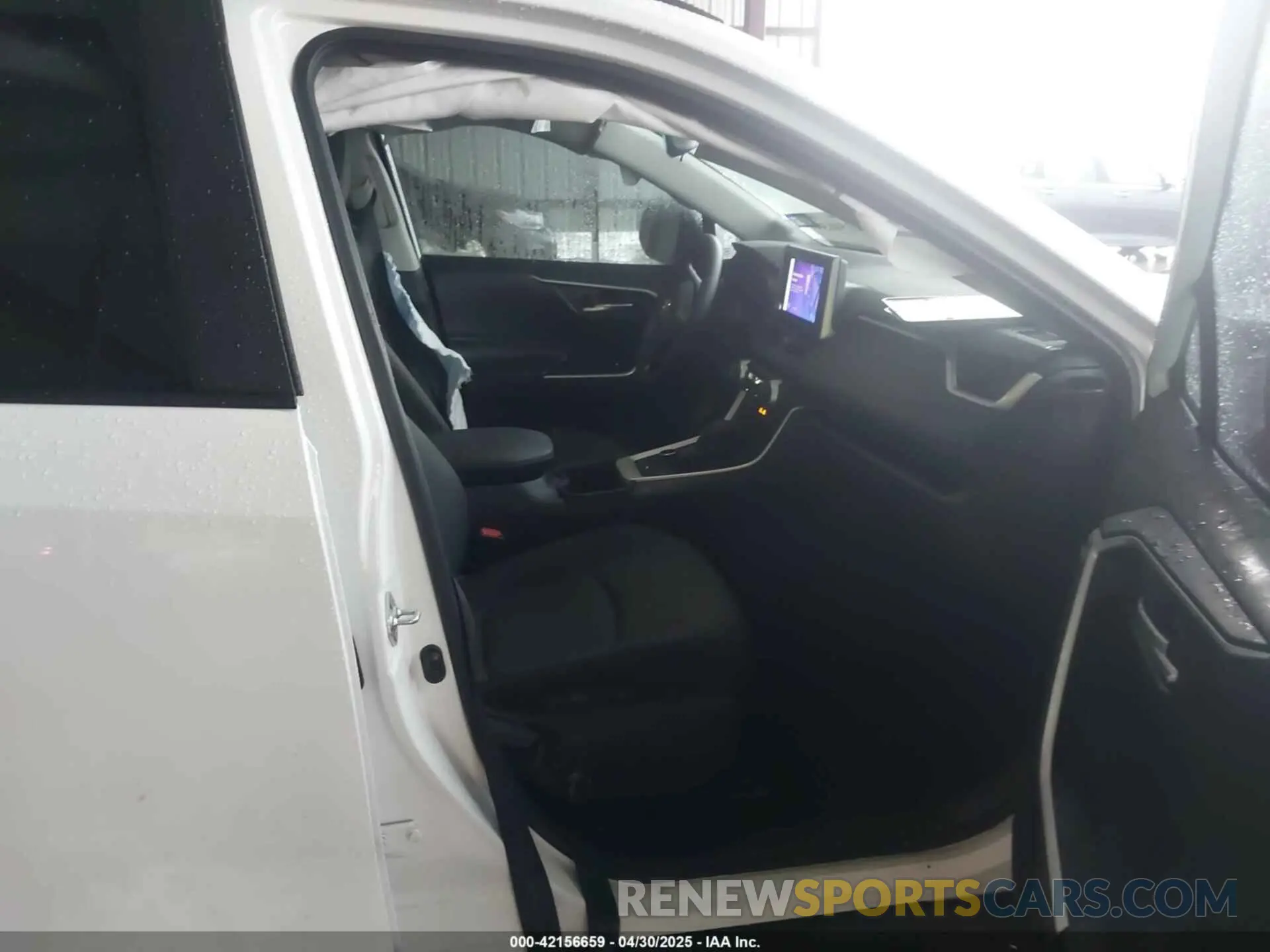 5 Photograph of a damaged car 4T3RWRFV6RU117636 TOYOTA RAV4 HYBRID 2024