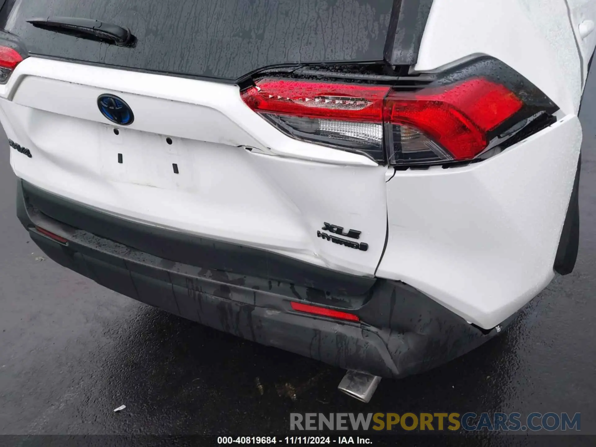 18 Photograph of a damaged car 4T3RWRFV7RU115863 TOYOTA RAV4 HYBRID 2024