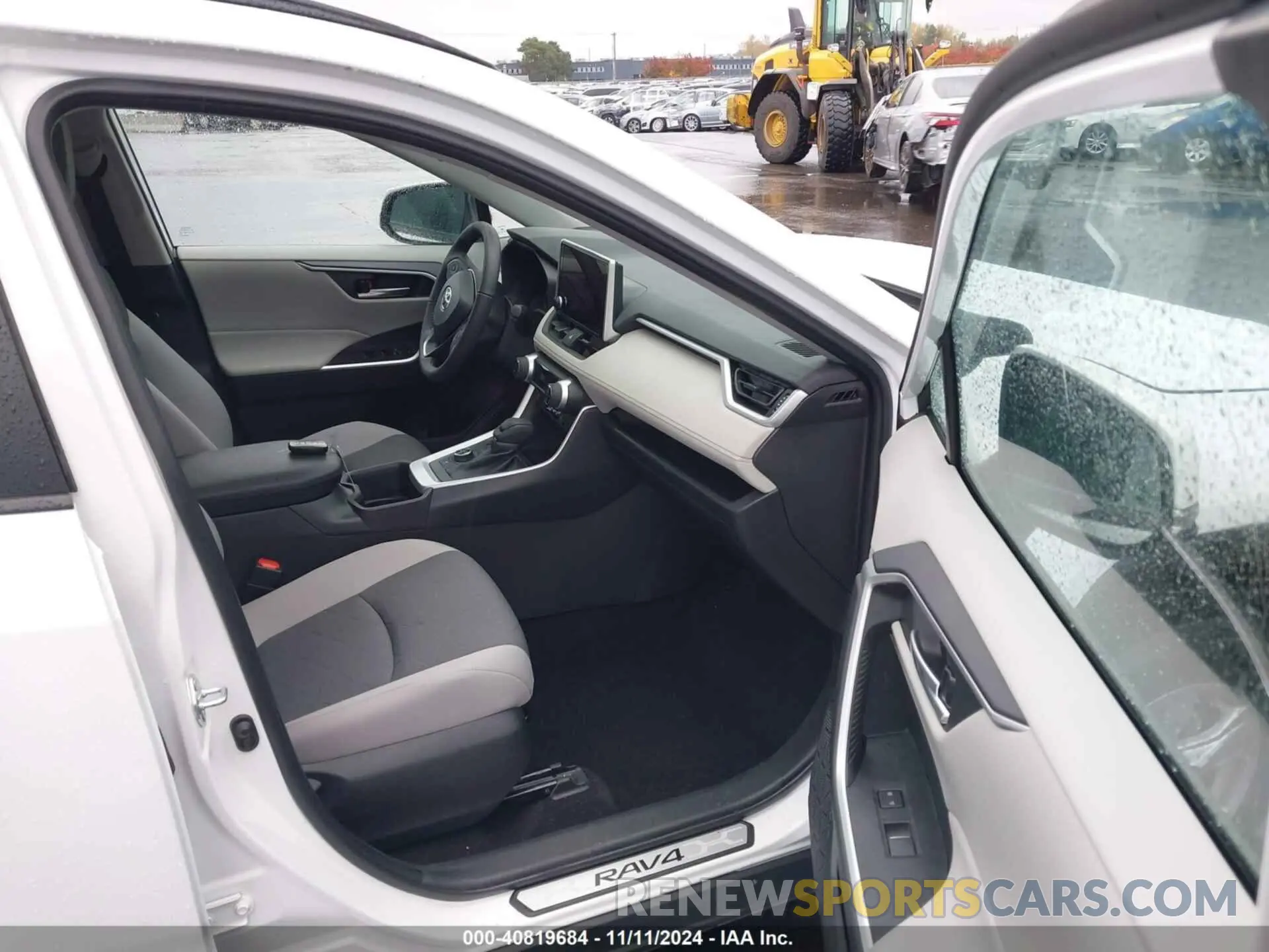 5 Photograph of a damaged car 4T3RWRFV7RU115863 TOYOTA RAV4 HYBRID 2024