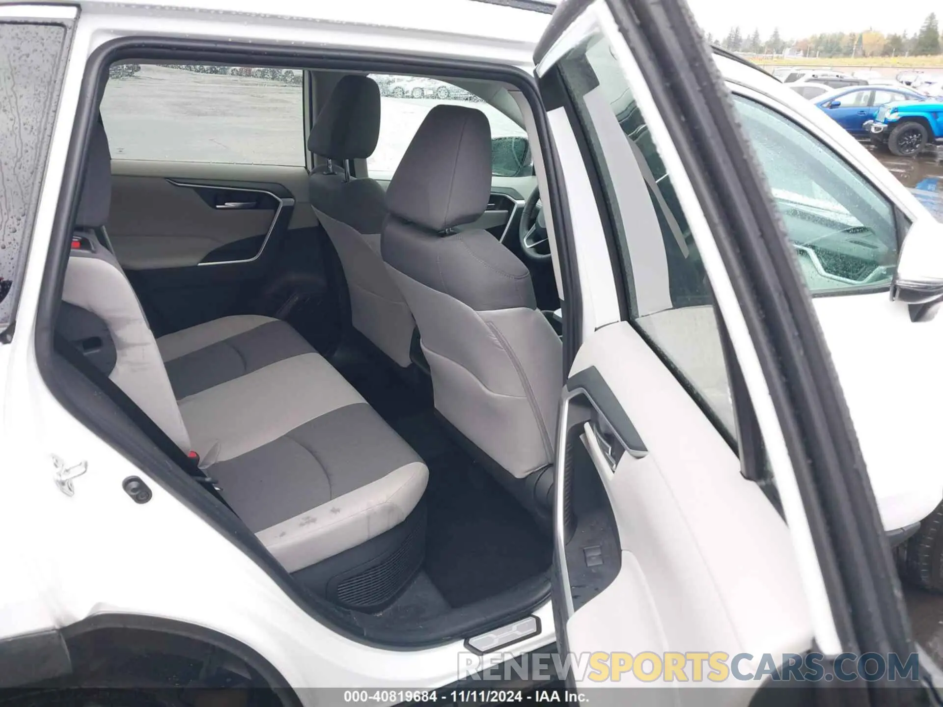 8 Photograph of a damaged car 4T3RWRFV7RU115863 TOYOTA RAV4 HYBRID 2024