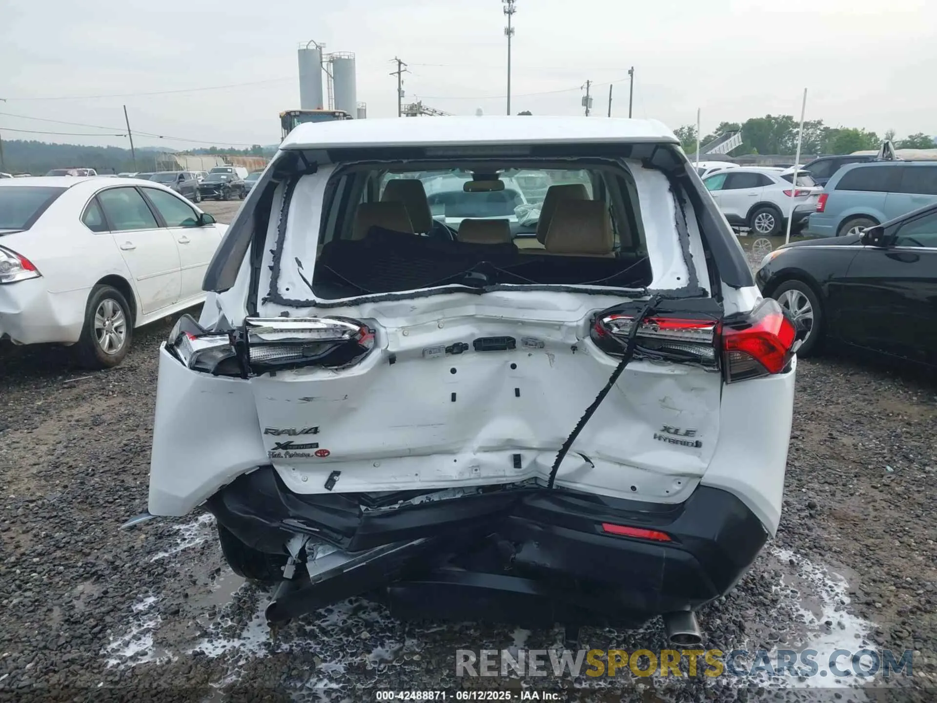 15 Photograph of a damaged car 4T3RWRFV8RU110932 TOYOTA RAV4 HYBRID 2024