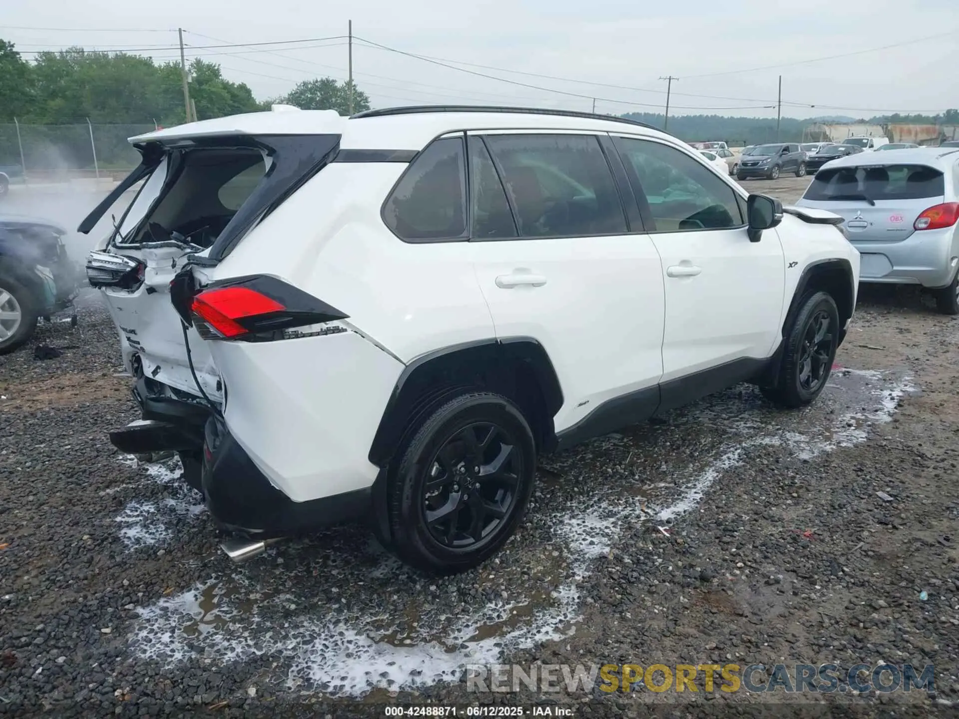 4 Photograph of a damaged car 4T3RWRFV8RU110932 TOYOTA RAV4 HYBRID 2024