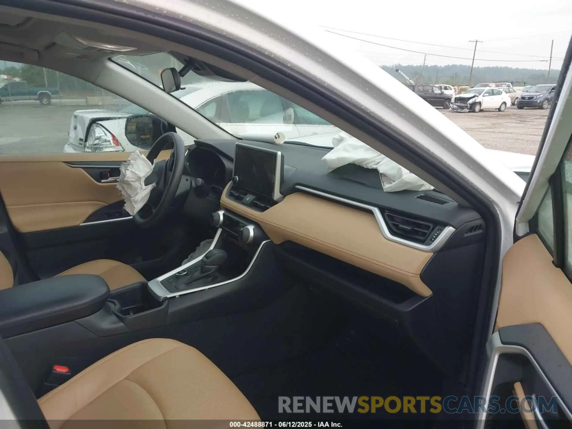 5 Photograph of a damaged car 4T3RWRFV8RU110932 TOYOTA RAV4 HYBRID 2024