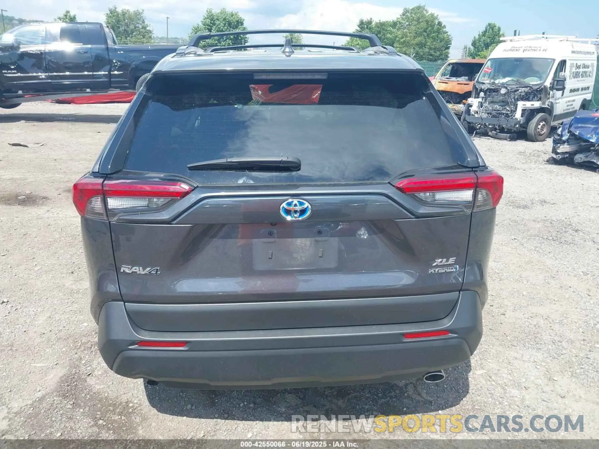 16 Photograph of a damaged car 4T3RWRFV8RU111725 TOYOTA RAV4 HYBRID 2024