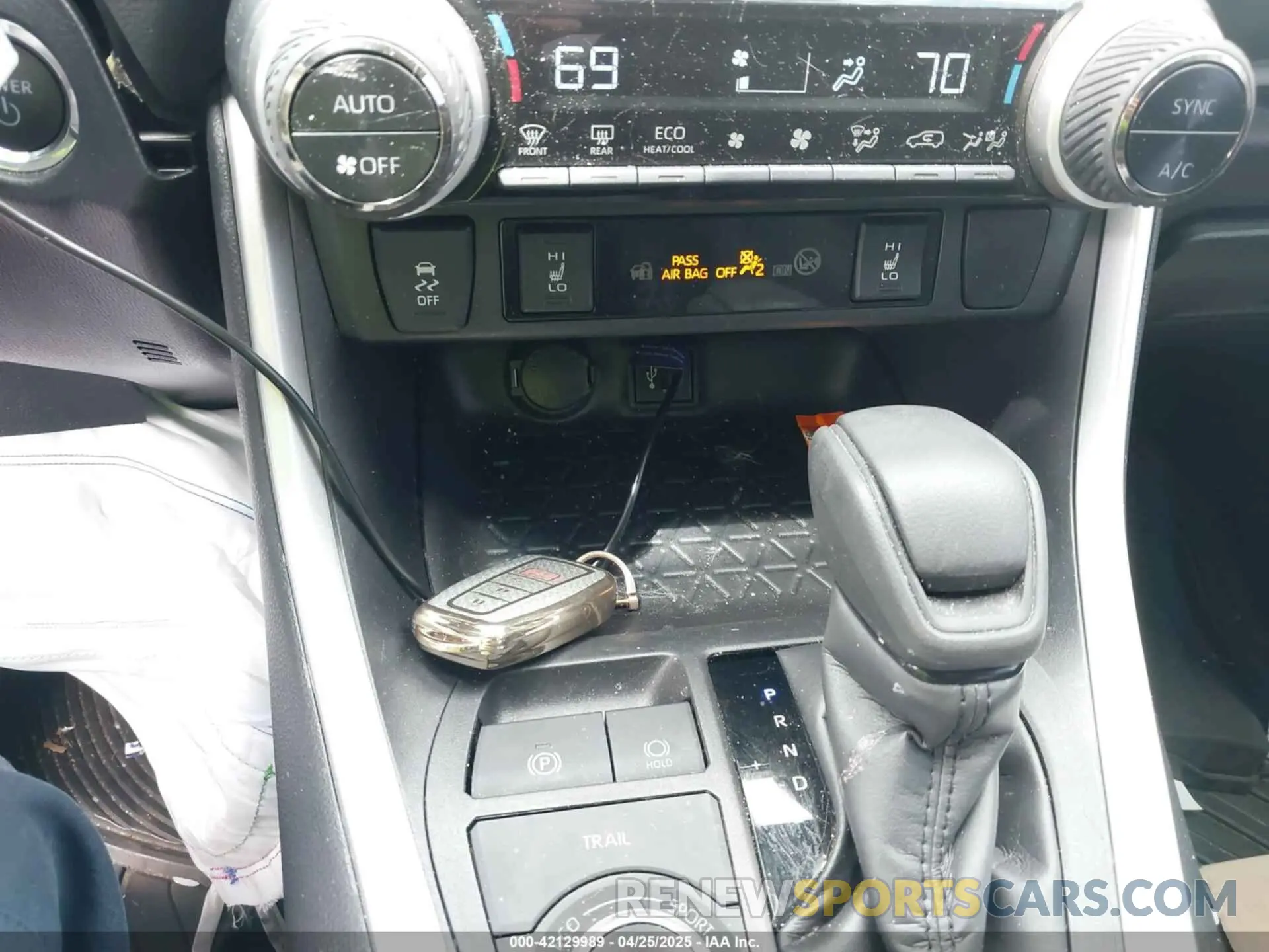 11 Photograph of a damaged car 4T3RWRFV8RU130923 TOYOTA RAV4 HYBRID 2024