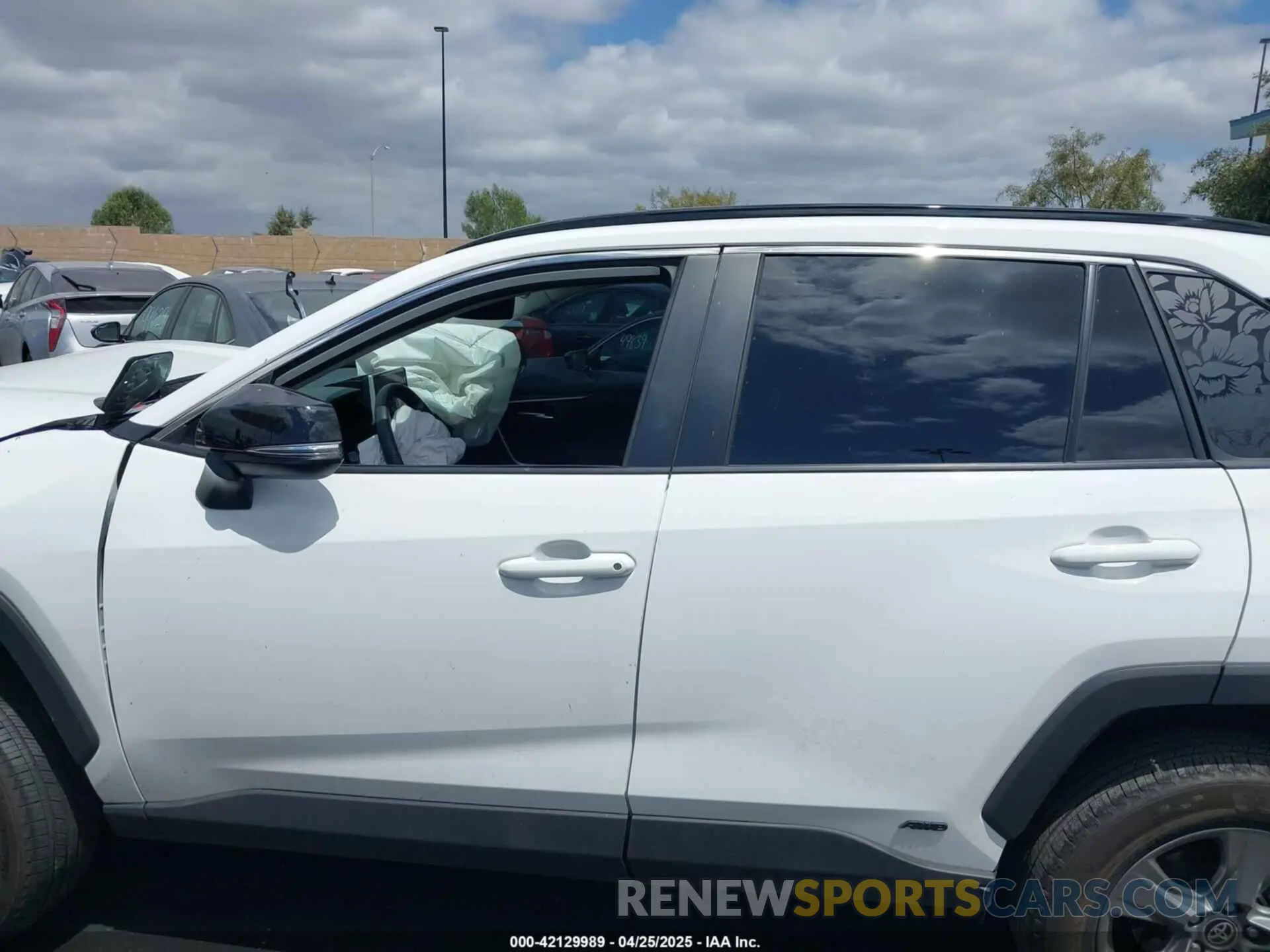 14 Photograph of a damaged car 4T3RWRFV8RU130923 TOYOTA RAV4 HYBRID 2024