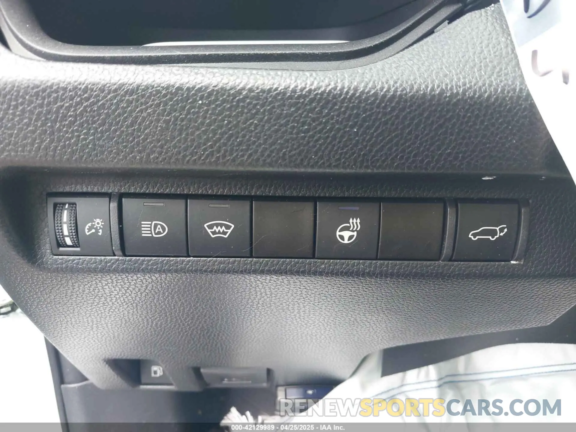 18 Photograph of a damaged car 4T3RWRFV8RU130923 TOYOTA RAV4 HYBRID 2024