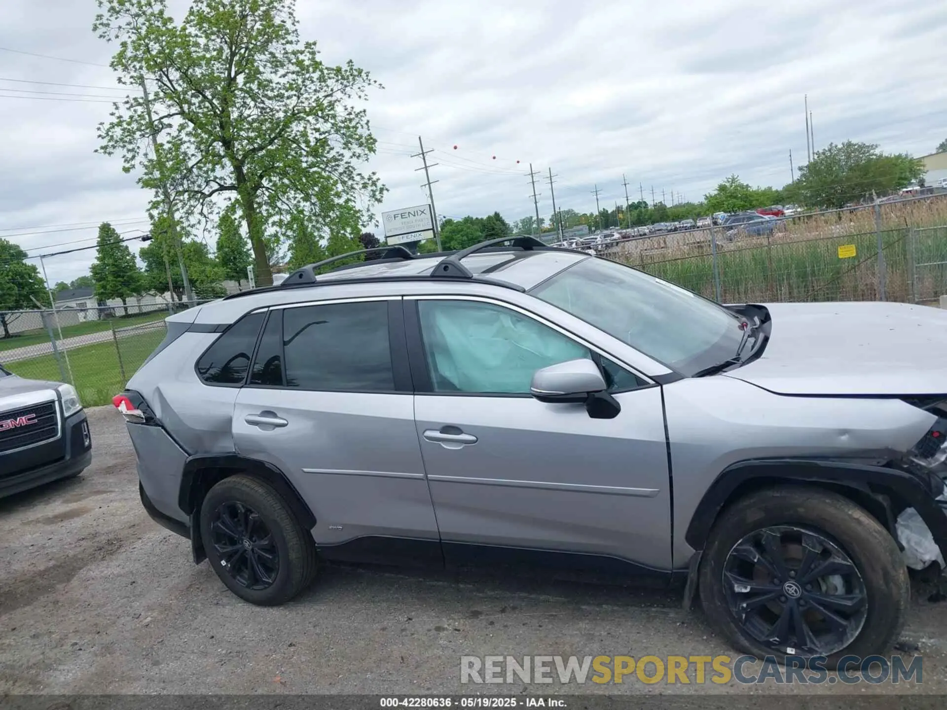 12 Photograph of a damaged car 4T3T6RFV2RU162482 TOYOTA RAV4 HYBRID 2024