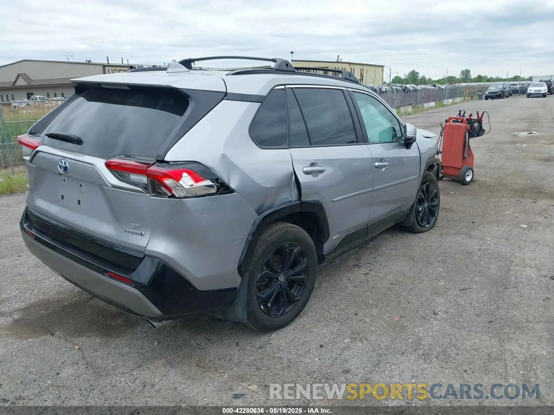 4 Photograph of a damaged car 4T3T6RFV2RU162482 TOYOTA RAV4 HYBRID 2024