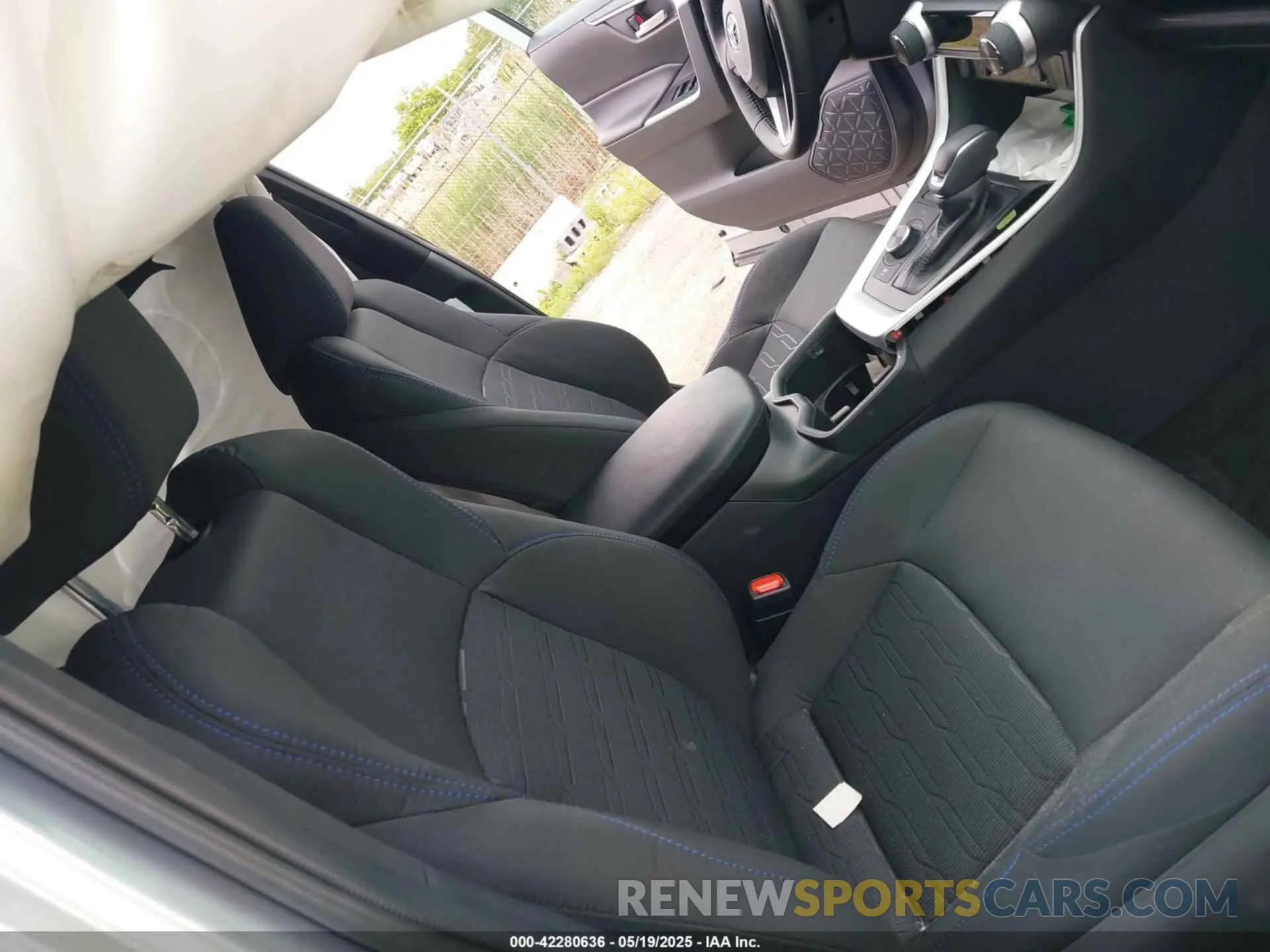 5 Photograph of a damaged car 4T3T6RFV2RU162482 TOYOTA RAV4 HYBRID 2024
