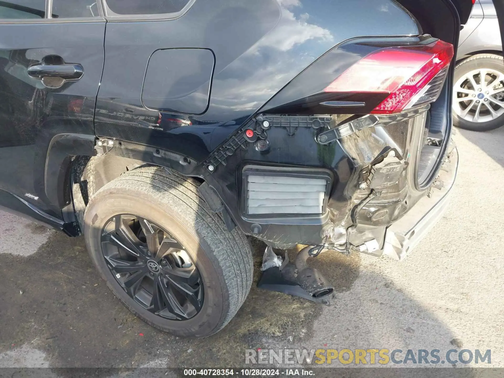 18 Photograph of a damaged car 4T3T6RFV3RU146016 TOYOTA RAV4 HYBRID 2024