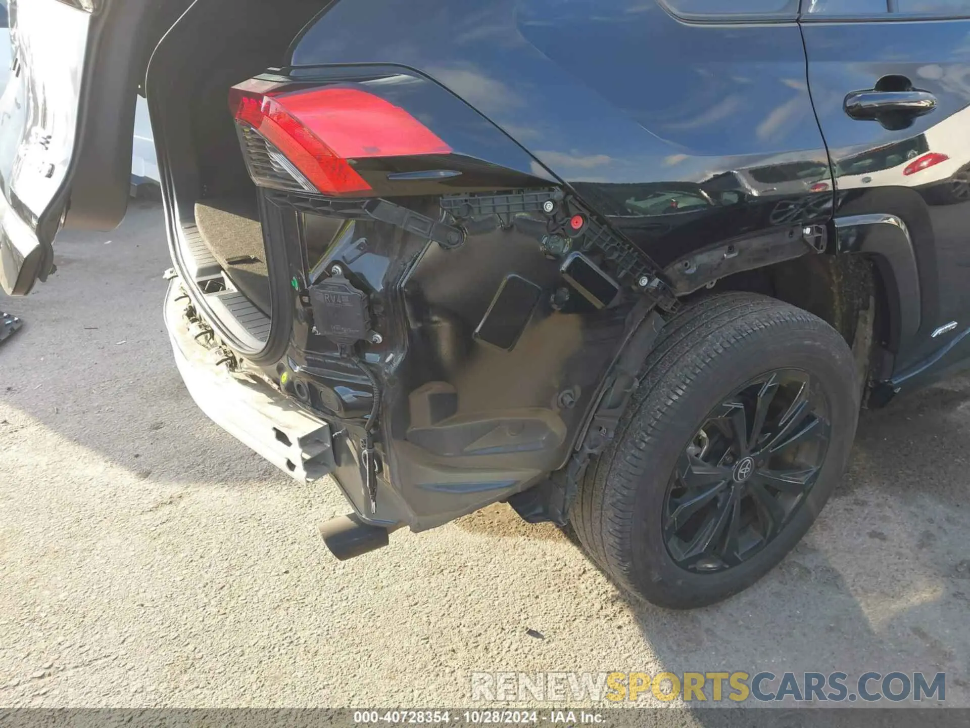 19 Photograph of a damaged car 4T3T6RFV3RU146016 TOYOTA RAV4 HYBRID 2024