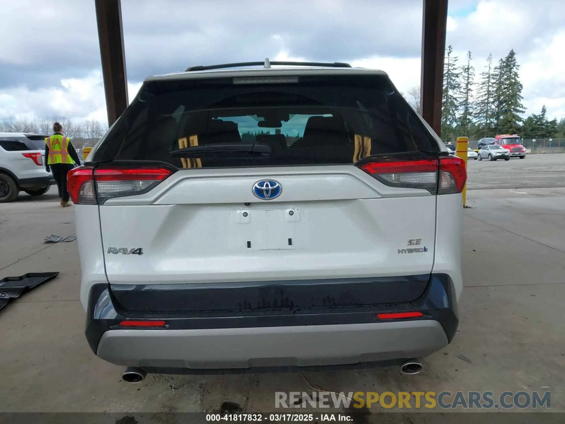 16 Photograph of a damaged car 4T3T6RFV3RU163656 TOYOTA RAV4 HYBRID 2024