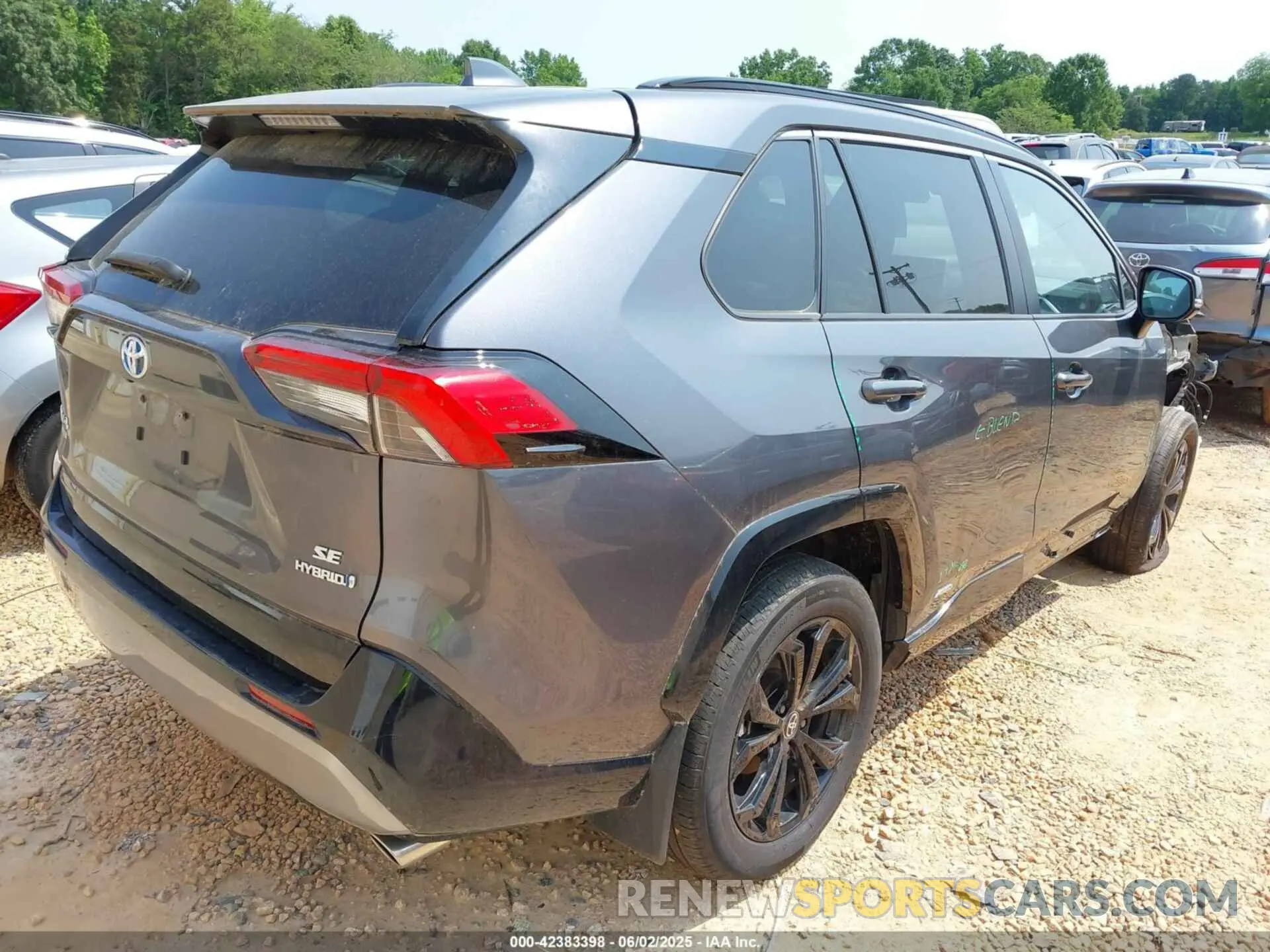 4 Photograph of a damaged car 4T3T6RFV4RU144159 TOYOTA RAV4 HYBRID 2024