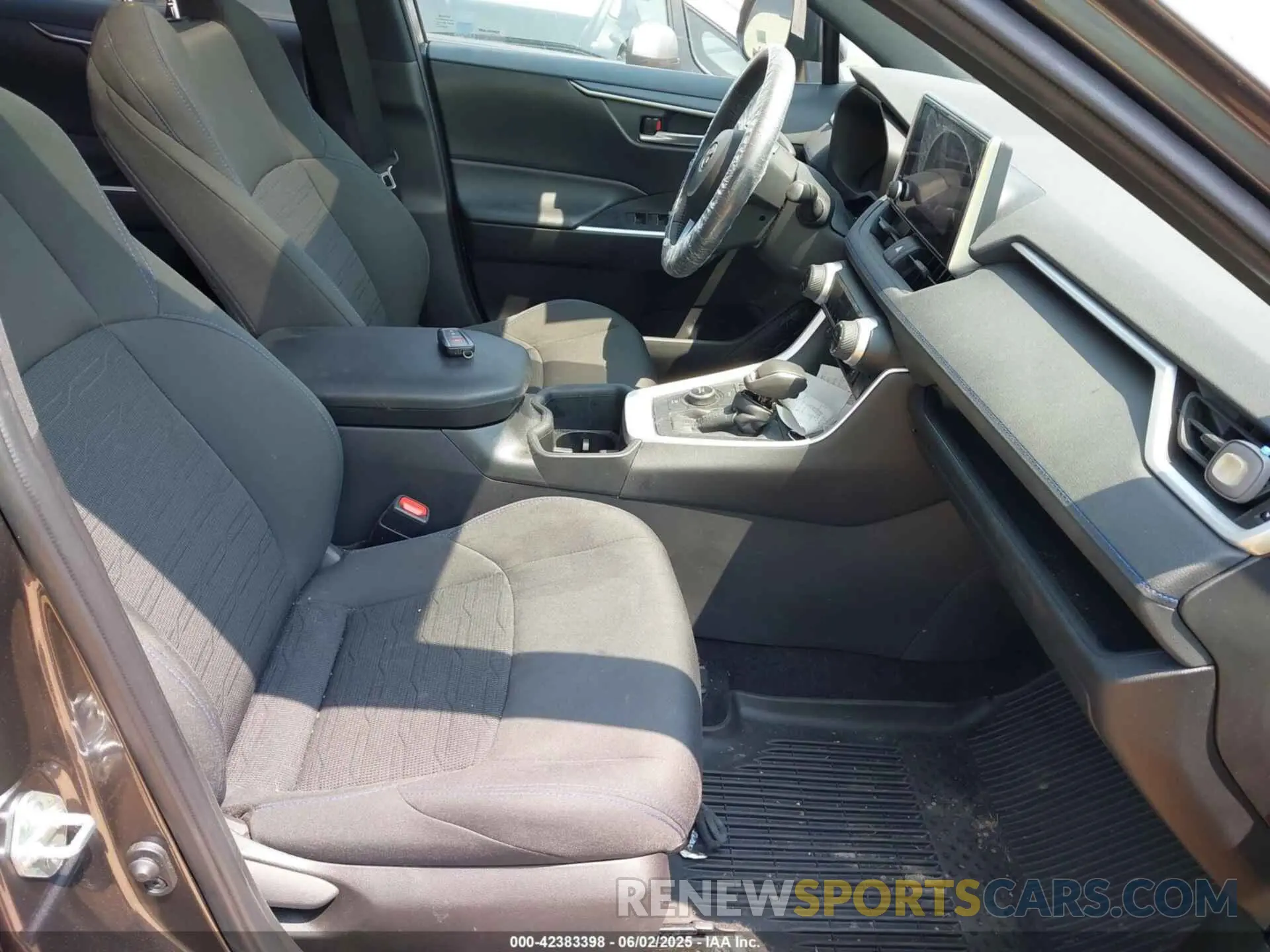 5 Photograph of a damaged car 4T3T6RFV4RU144159 TOYOTA RAV4 HYBRID 2024