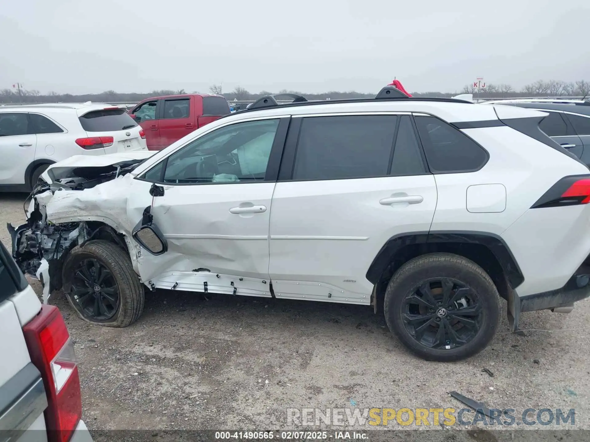 14 Photograph of a damaged car 4T3T6RFV6RU166065 TOYOTA RAV4 HYBRID 2024