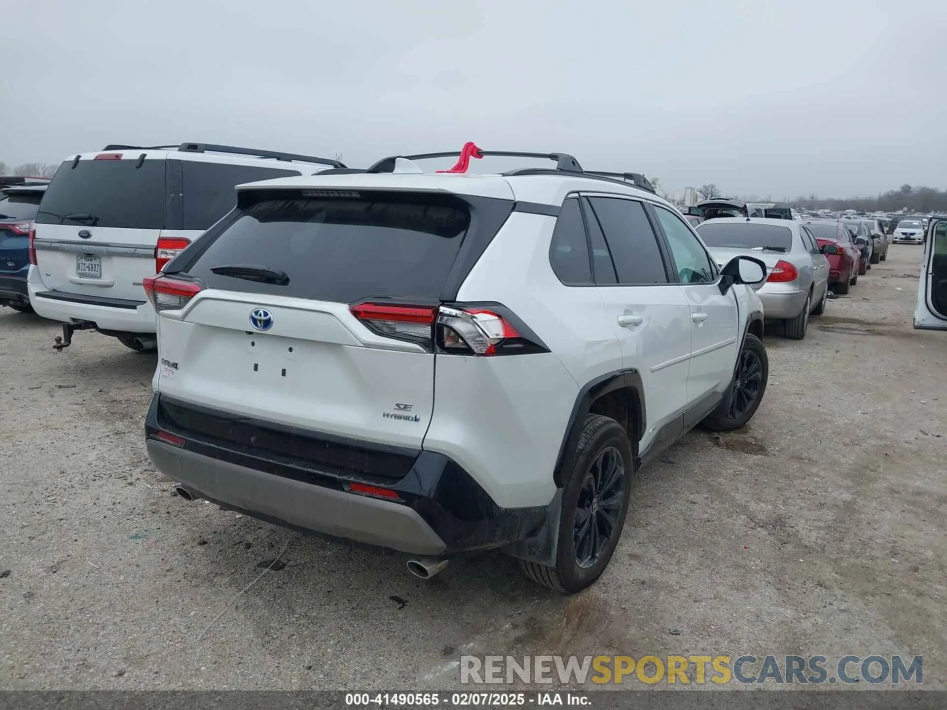 4 Photograph of a damaged car 4T3T6RFV6RU166065 TOYOTA RAV4 HYBRID 2024