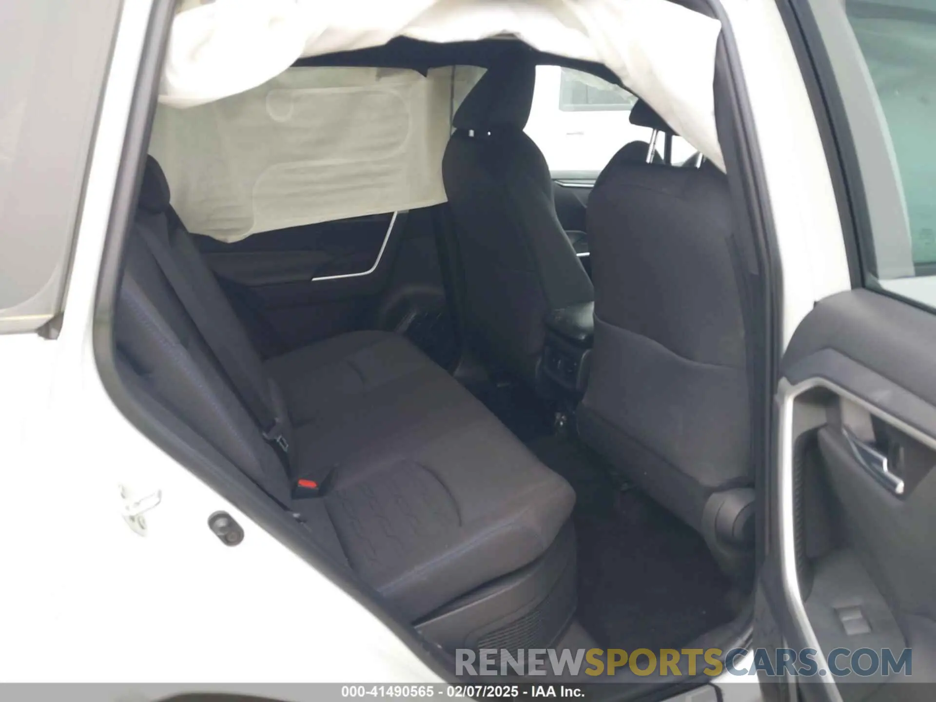 8 Photograph of a damaged car 4T3T6RFV6RU166065 TOYOTA RAV4 HYBRID 2024