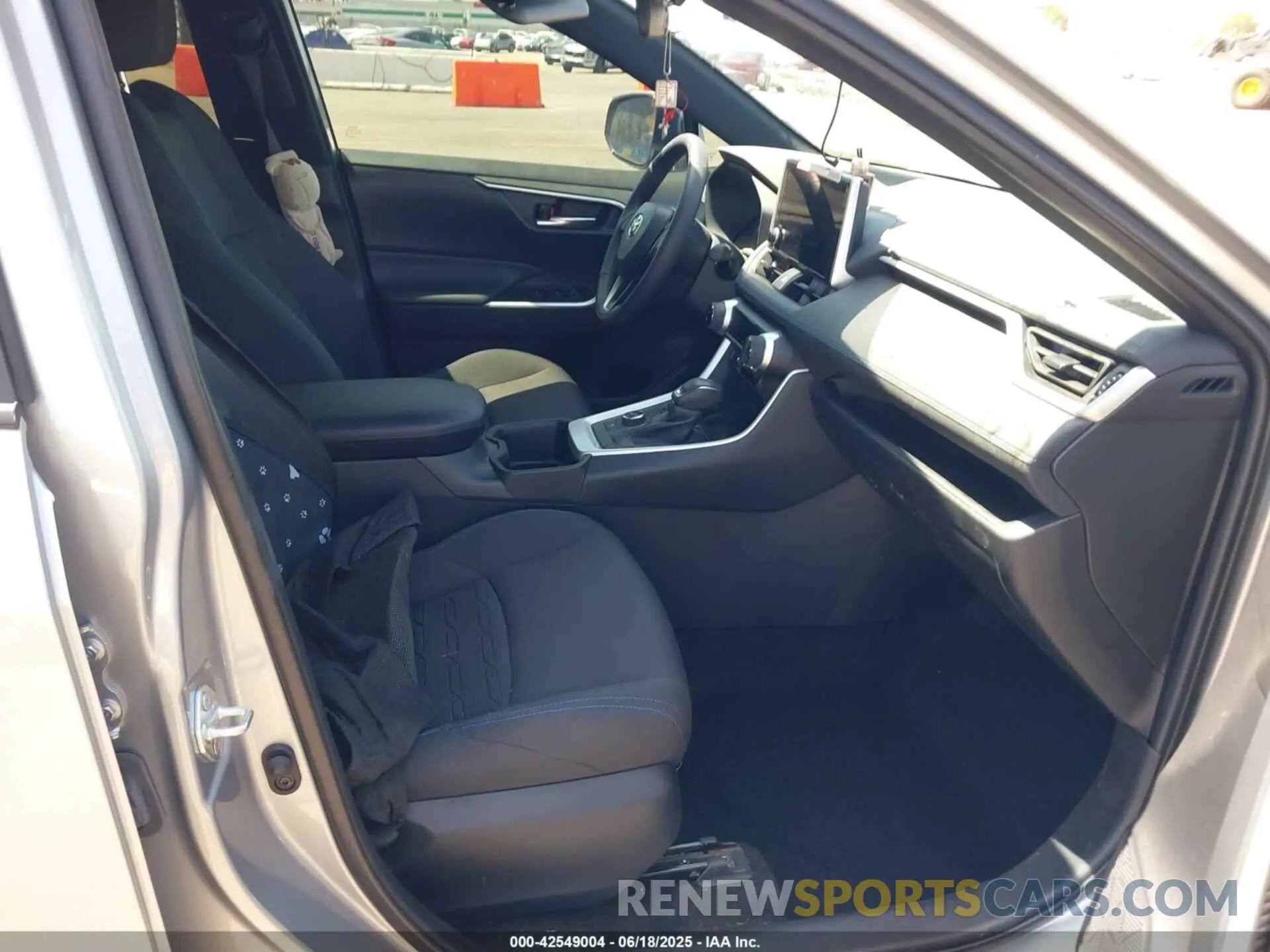 5 Photograph of a damaged car 4T3T6RFV9RU146330 TOYOTA RAV4 HYBRID 2024