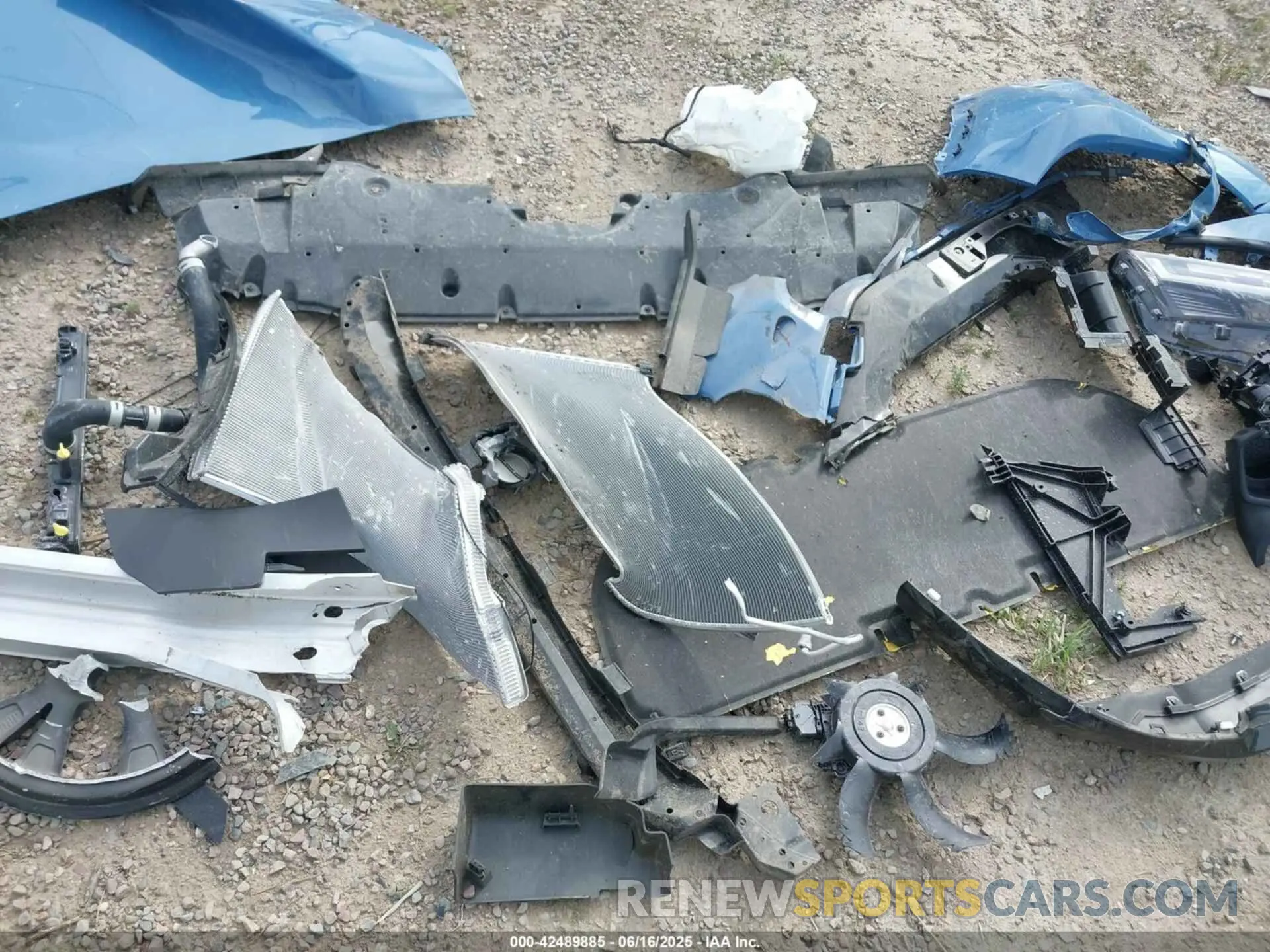 19 Photograph of a damaged car JTM16RFV4RD139533 TOYOTA RAV4 HYBRID 2024