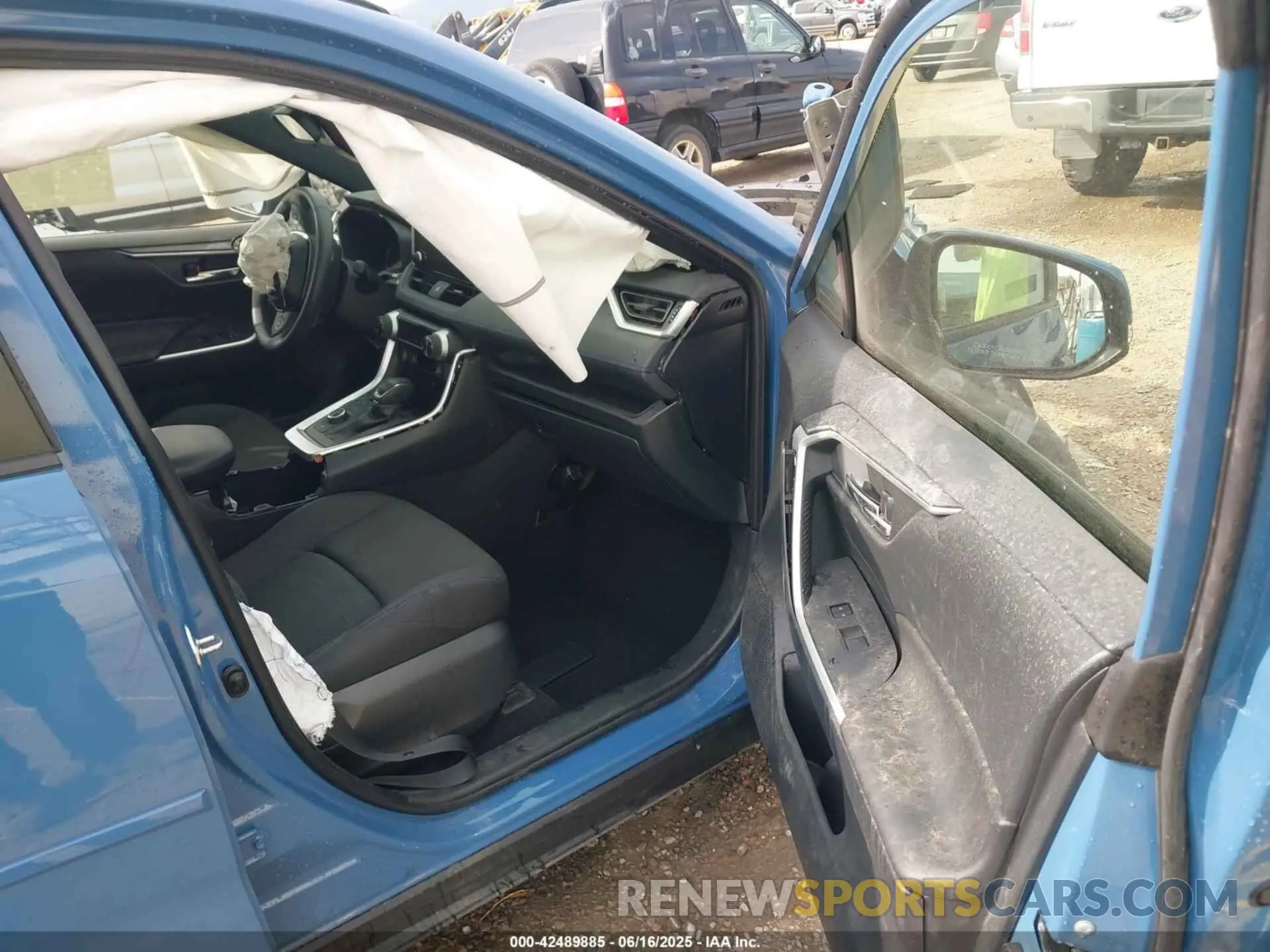 5 Photograph of a damaged car JTM16RFV4RD139533 TOYOTA RAV4 HYBRID 2024