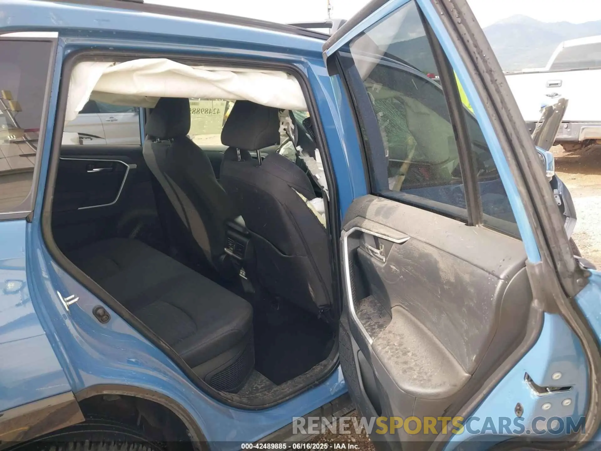 8 Photograph of a damaged car JTM16RFV4RD139533 TOYOTA RAV4 HYBRID 2024