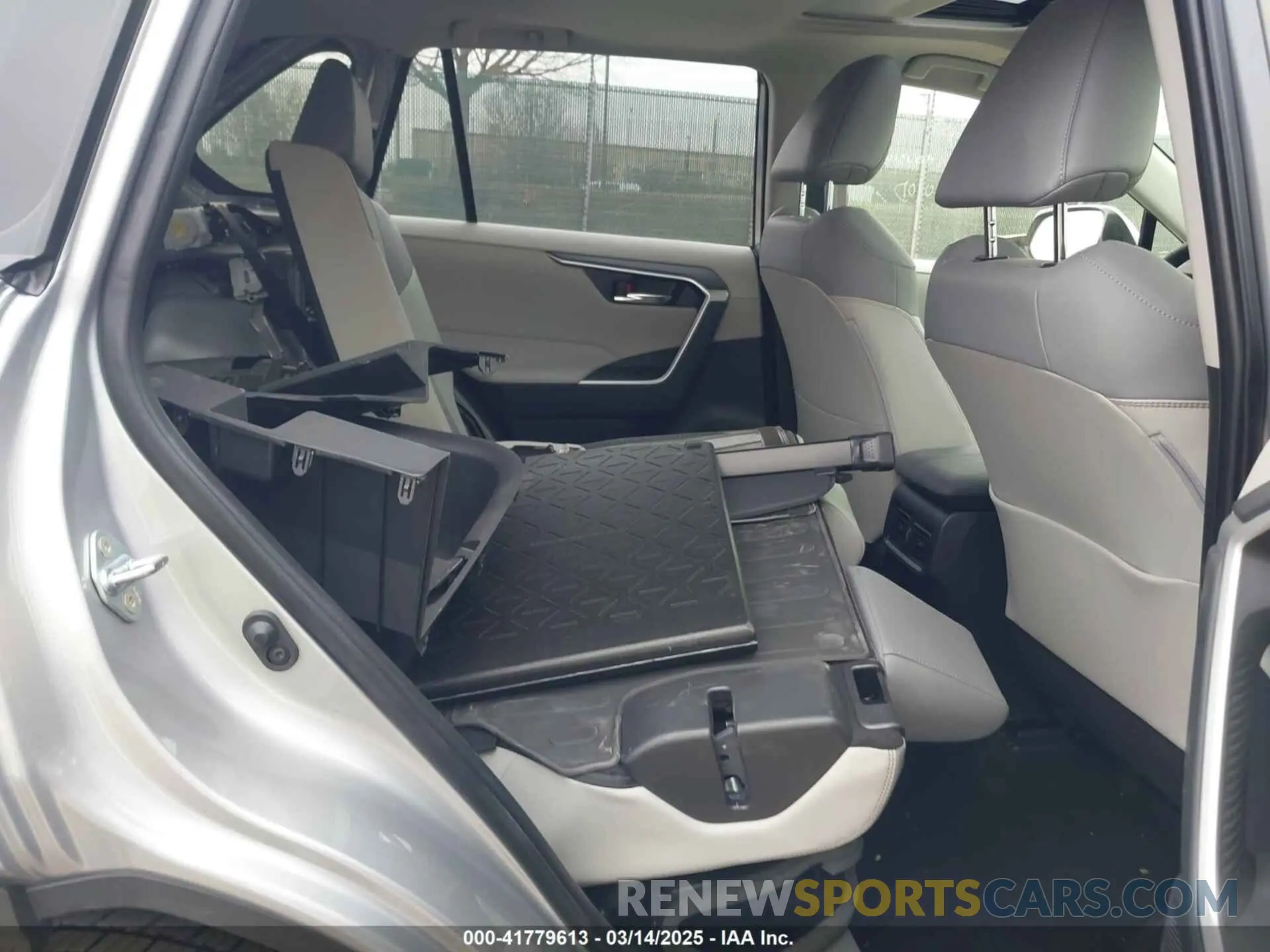 8 Photograph of a damaged car JTMB6RFV0RD140022 TOYOTA RAV4 HYBRID 2024