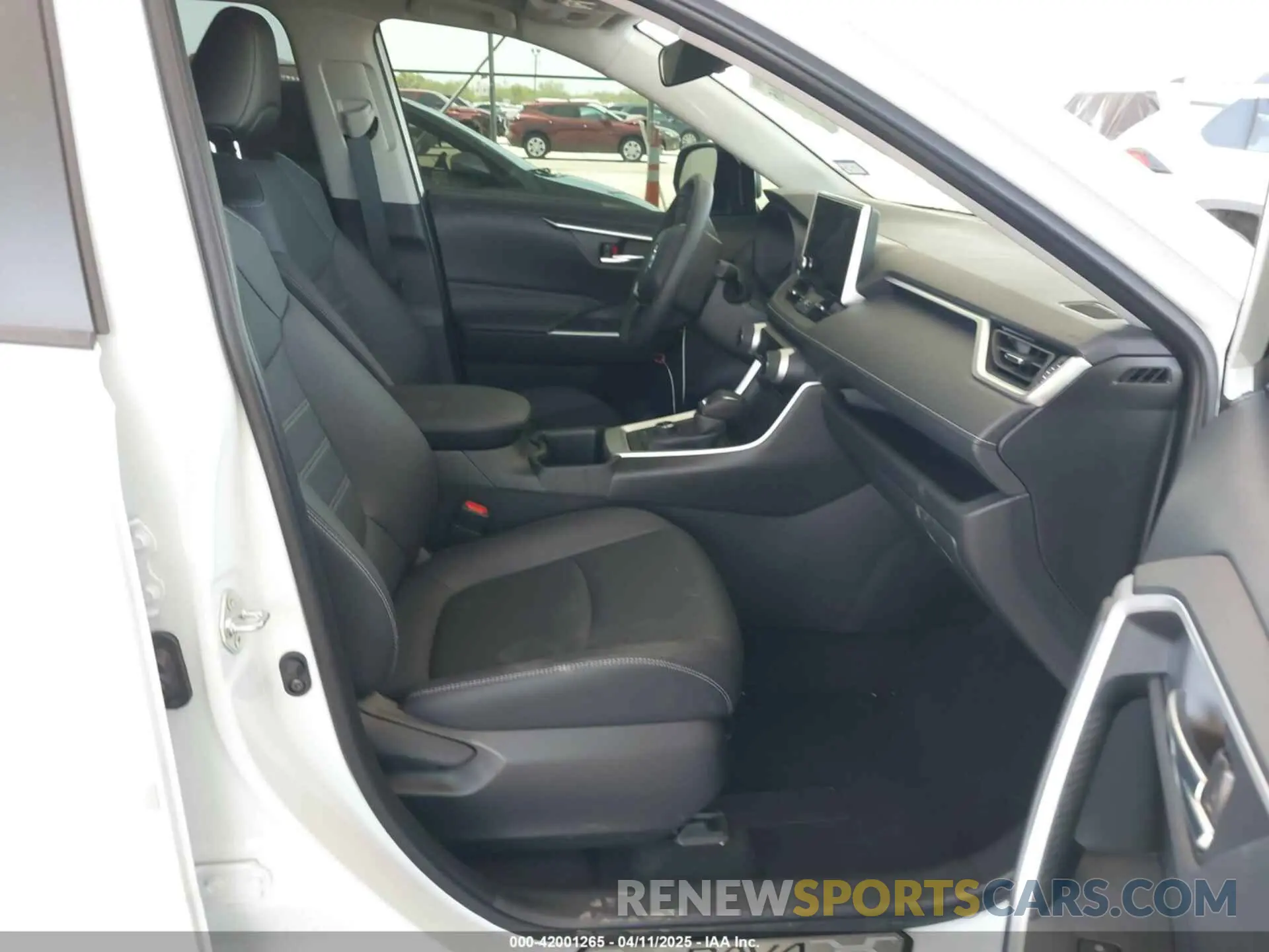 5 Photograph of a damaged car JTMB6RFV7RJ061562 TOYOTA RAV4 HYBRID 2024