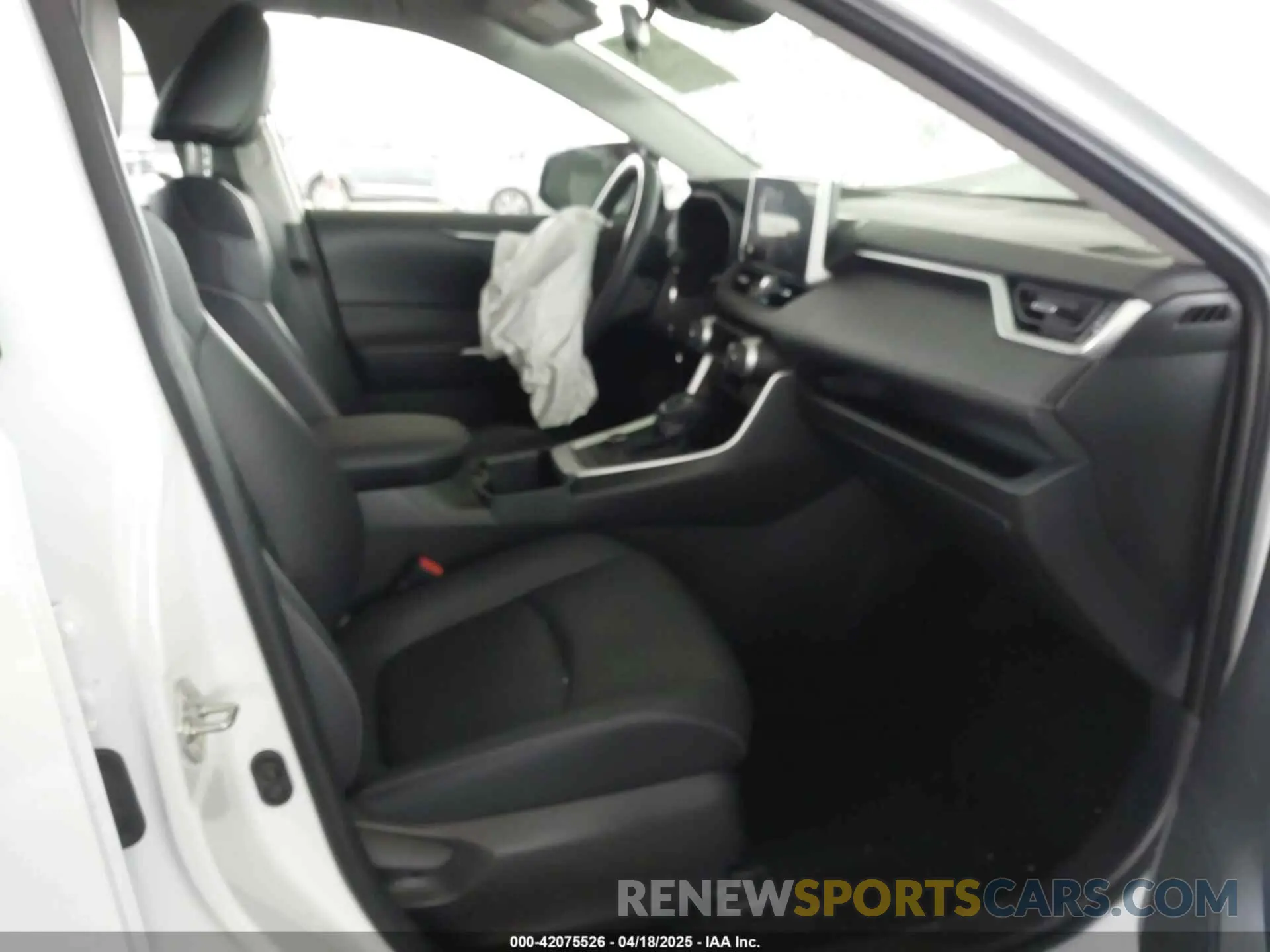 5 Photograph of a damaged car JTMB6RFV8RD130824 TOYOTA RAV4 HYBRID 2024